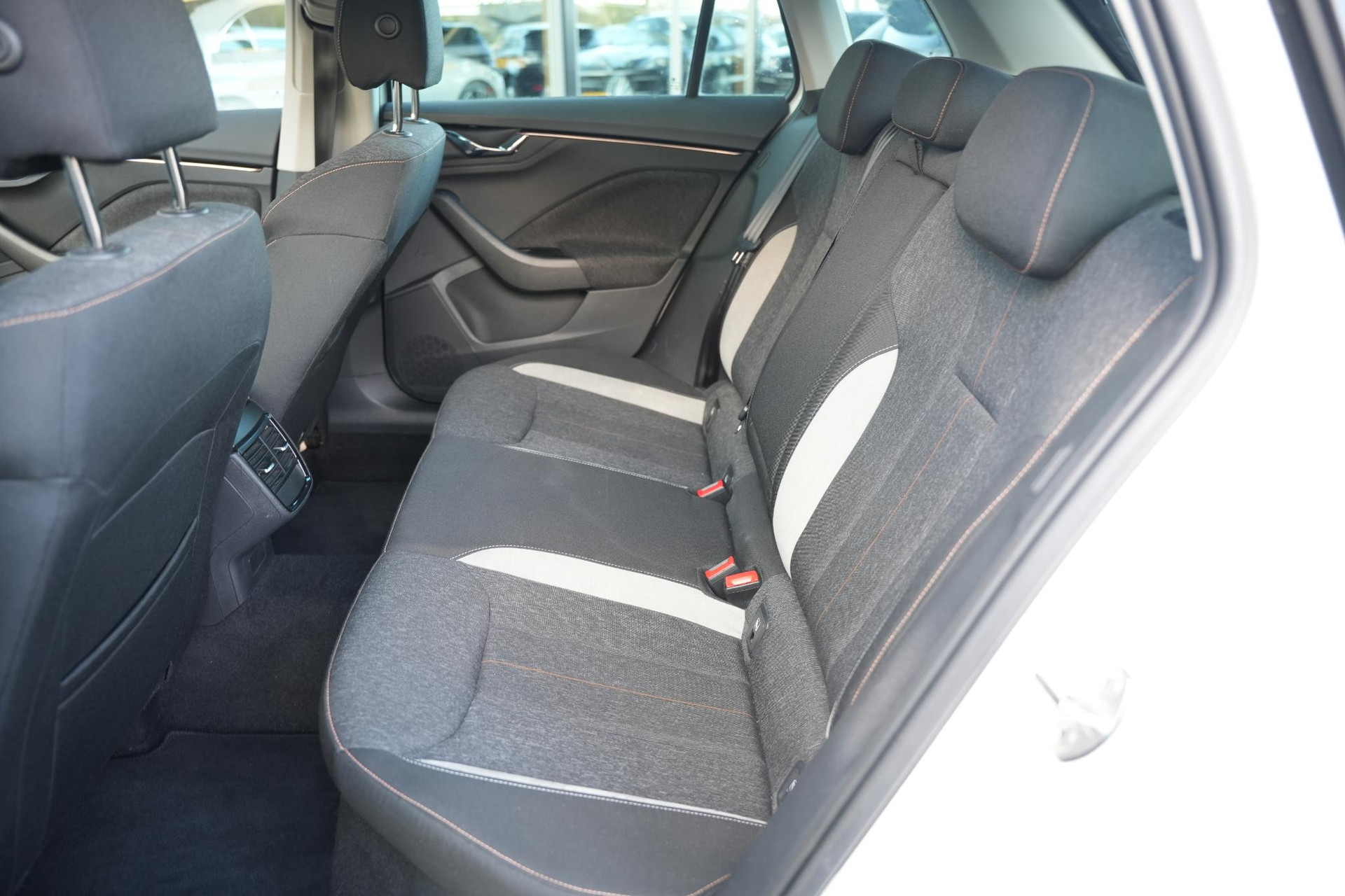 Škoda Kamiq 1.5 TSI ACT Business Edition 2023 Candy white 15