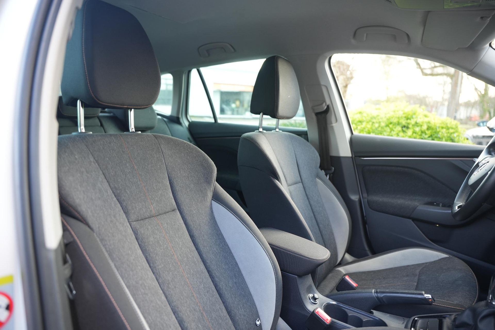 Škoda Kamiq 1.5 TSI ACT Business Edition 2023 Candy white 19