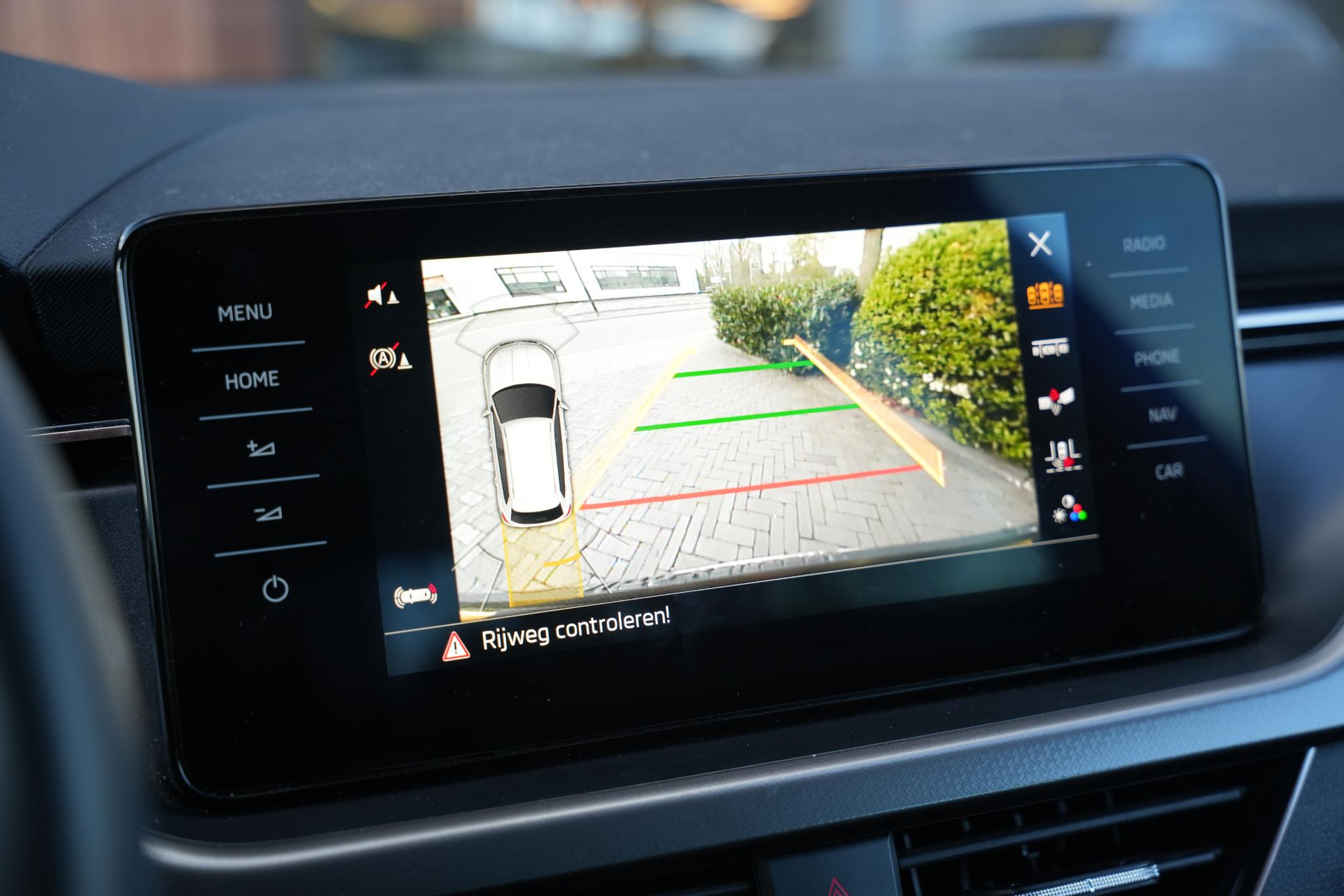 Škoda Kamiq 1.5 TSI ACT Business Edition 2023 Candy white 27