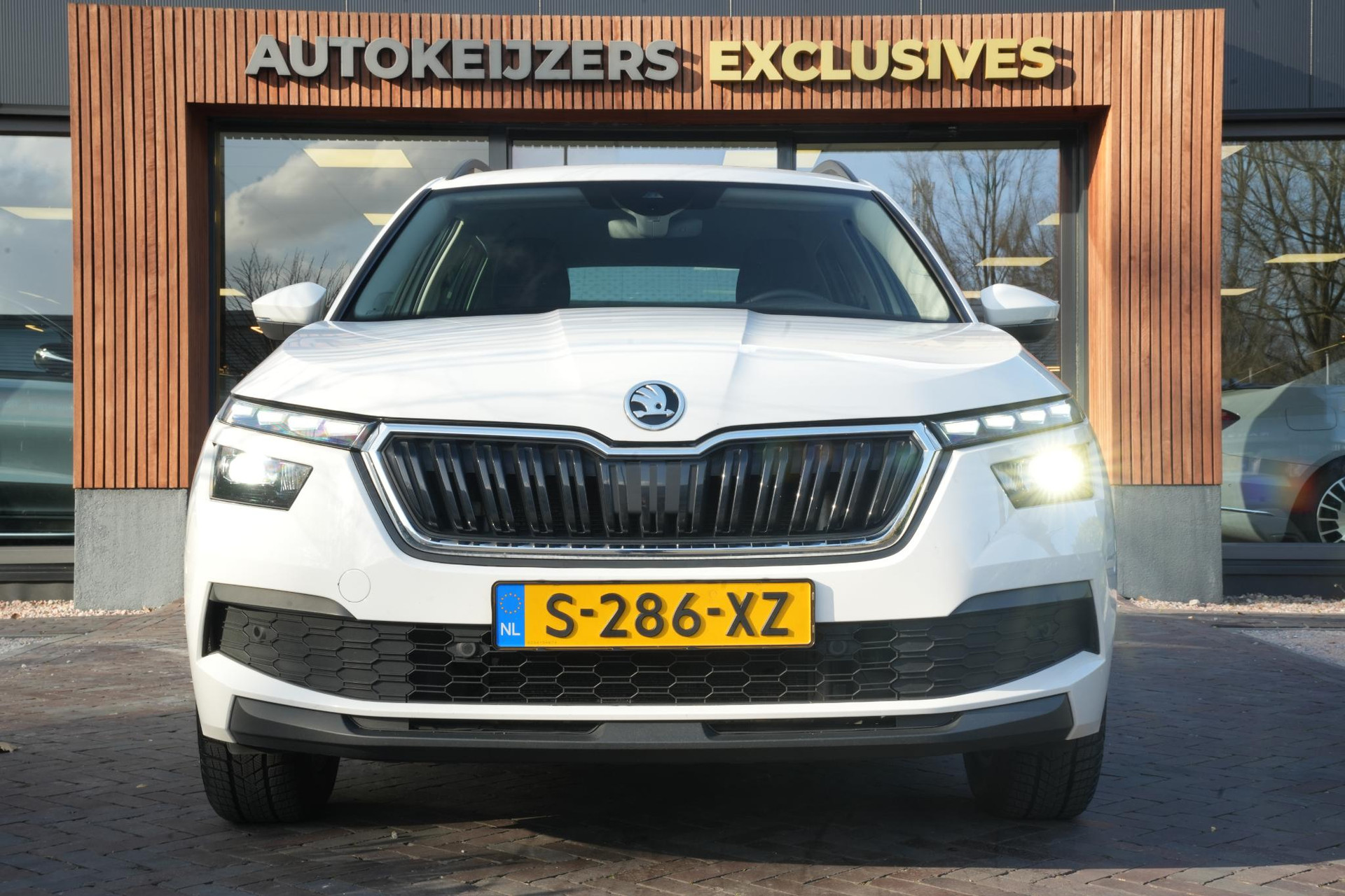 Škoda Kamiq 1.5 TSI ACT Business Edition 2023 Candy white 3