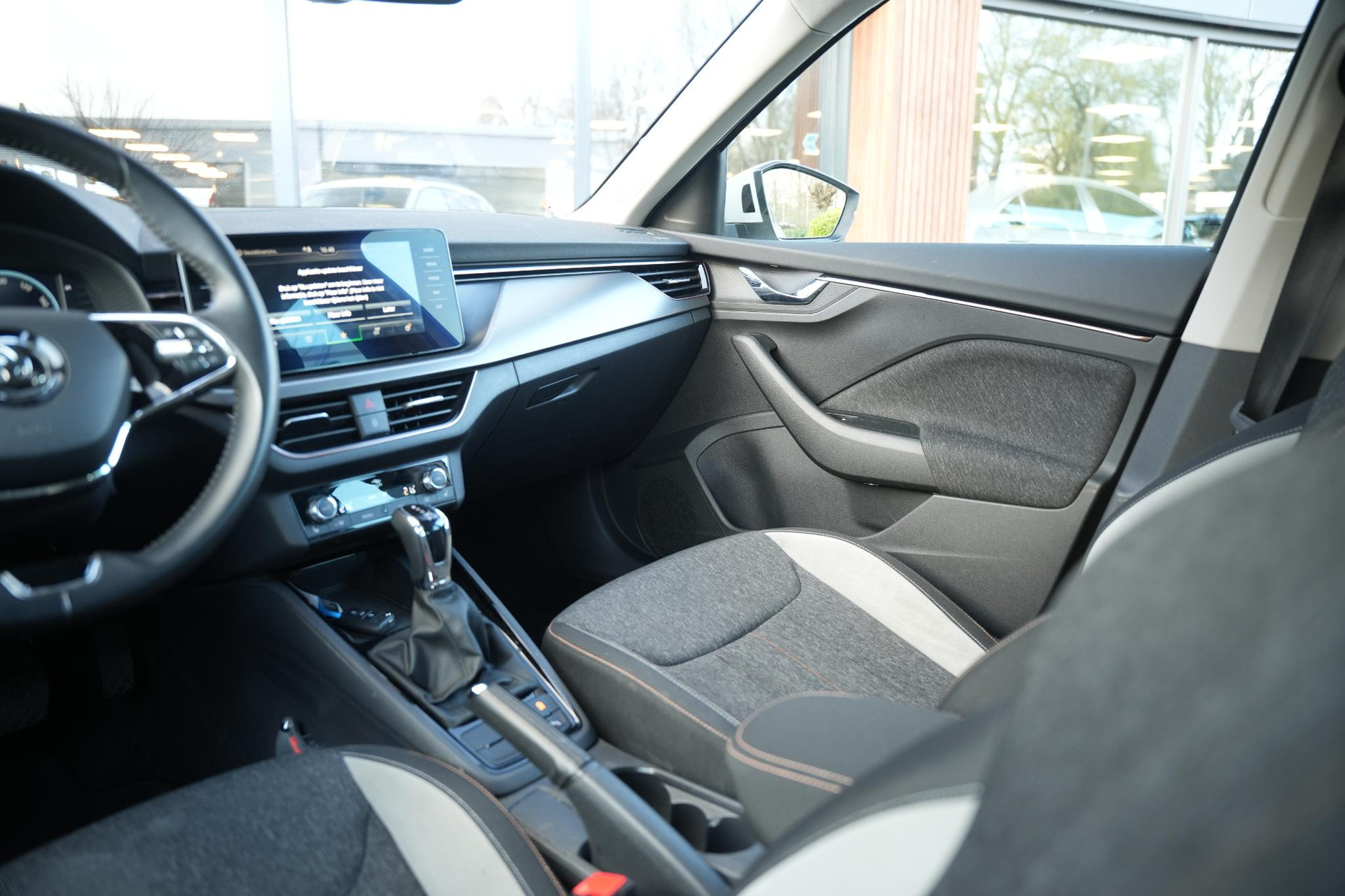 Škoda Kamiq 1.5 TSI ACT Business Edition 2023 Candy white 4