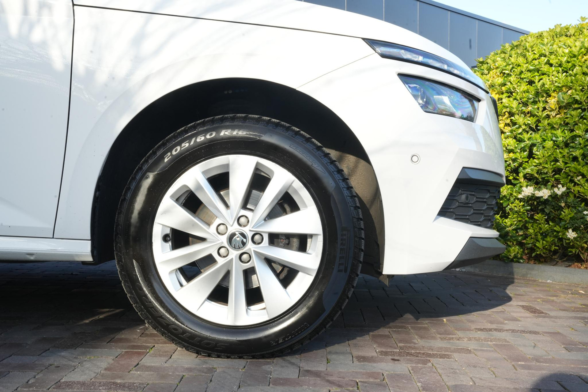 Škoda Kamiq 1.5 TSI ACT Business Edition 2023 Candy white 9