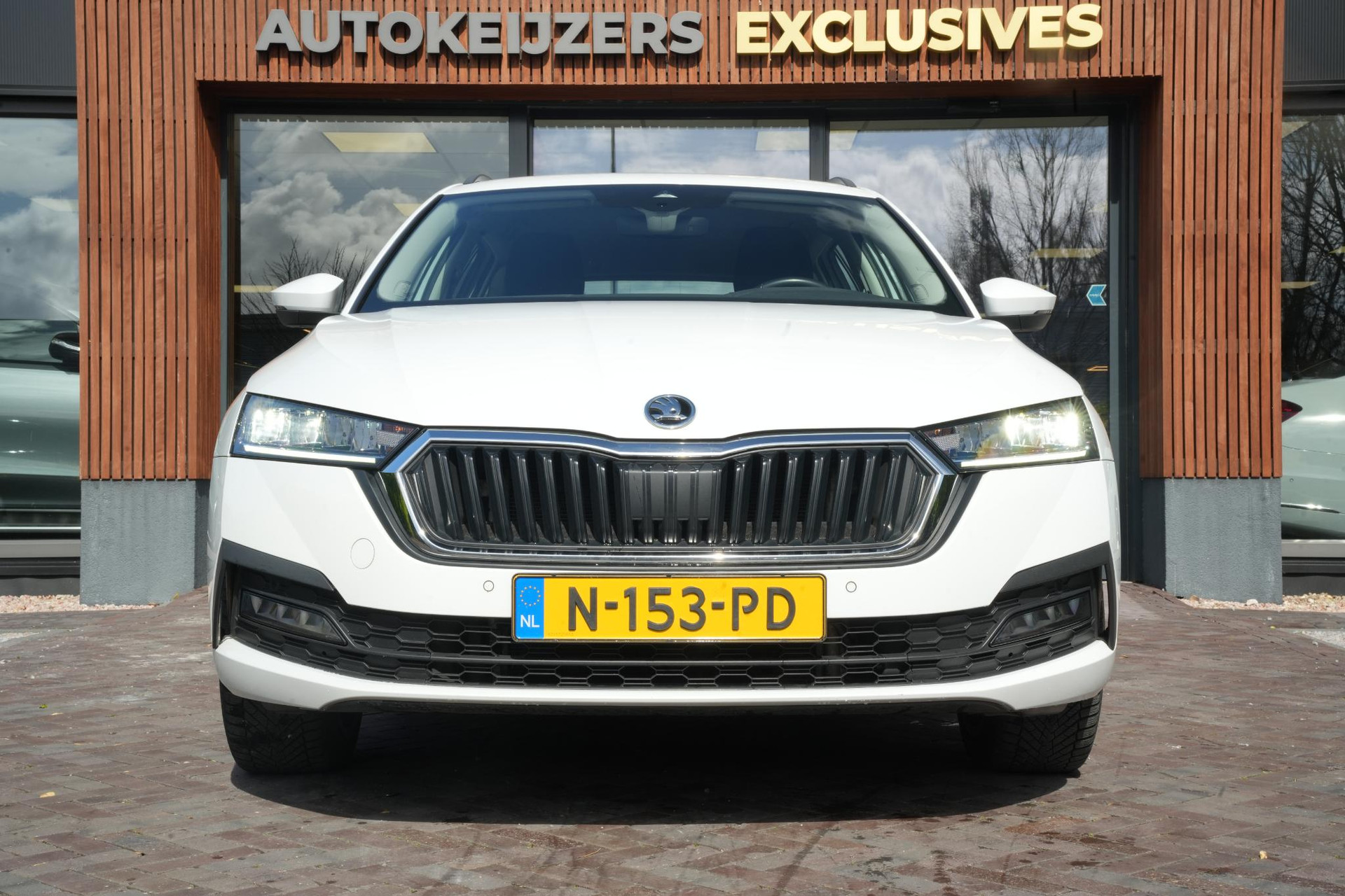 Škoda Octavia Combi 1.4 TSI iV PHEV Business Edition 2022 Moon white metallic 3