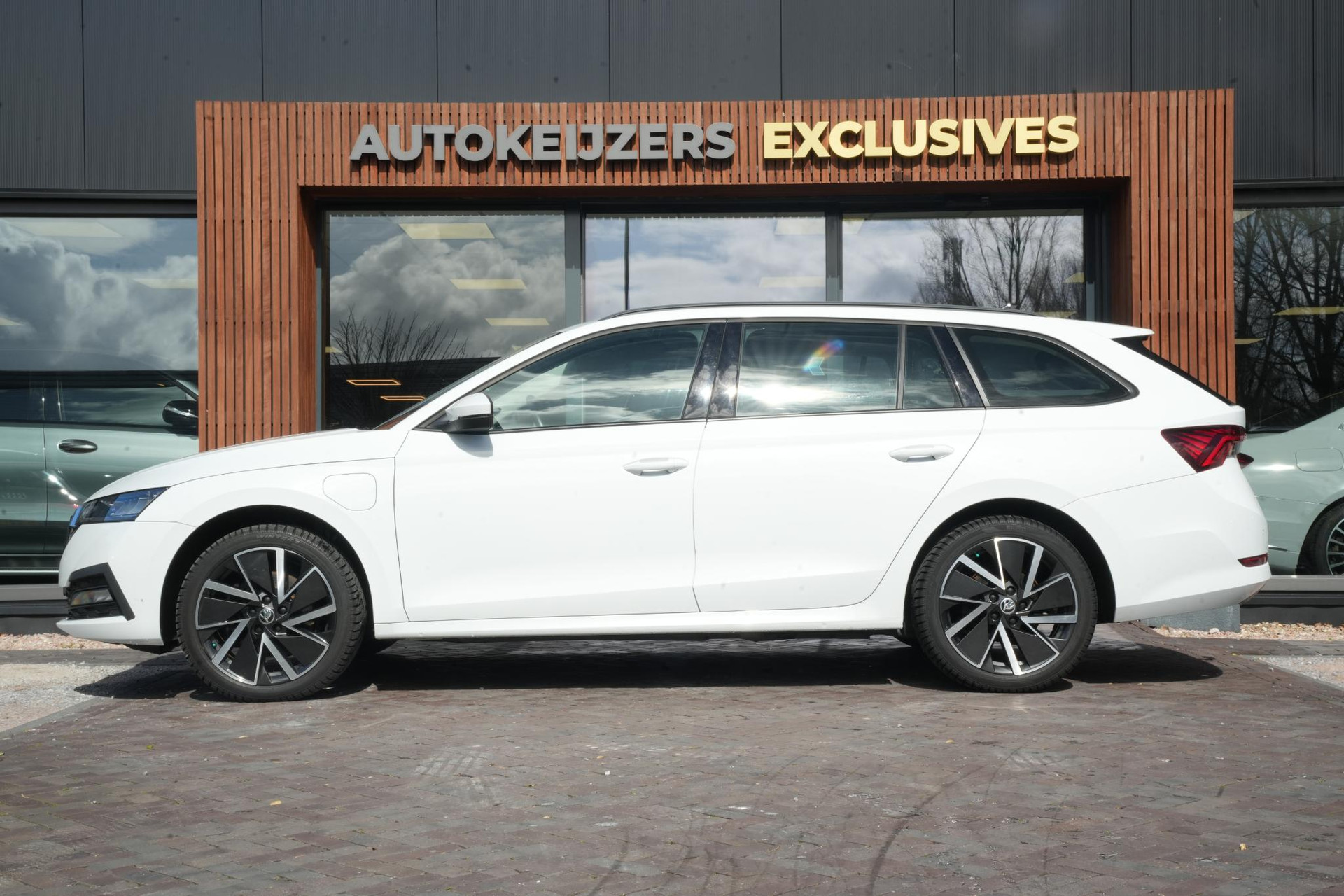 Škoda Octavia Combi 1.4 TSI iV PHEV Business Edition 2022 Moon white metallic 5