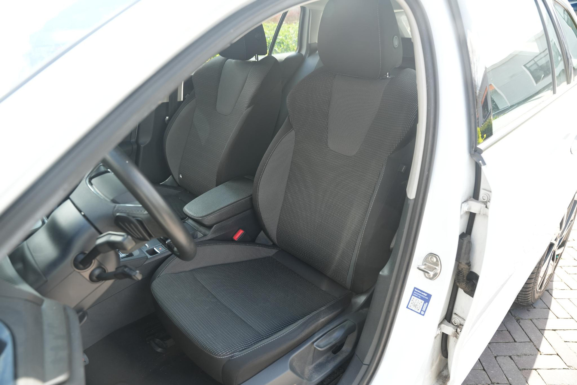 Škoda Octavia Combi 1.4 TSI iV PHEV Business Edition 2022 Moon white metallic 6