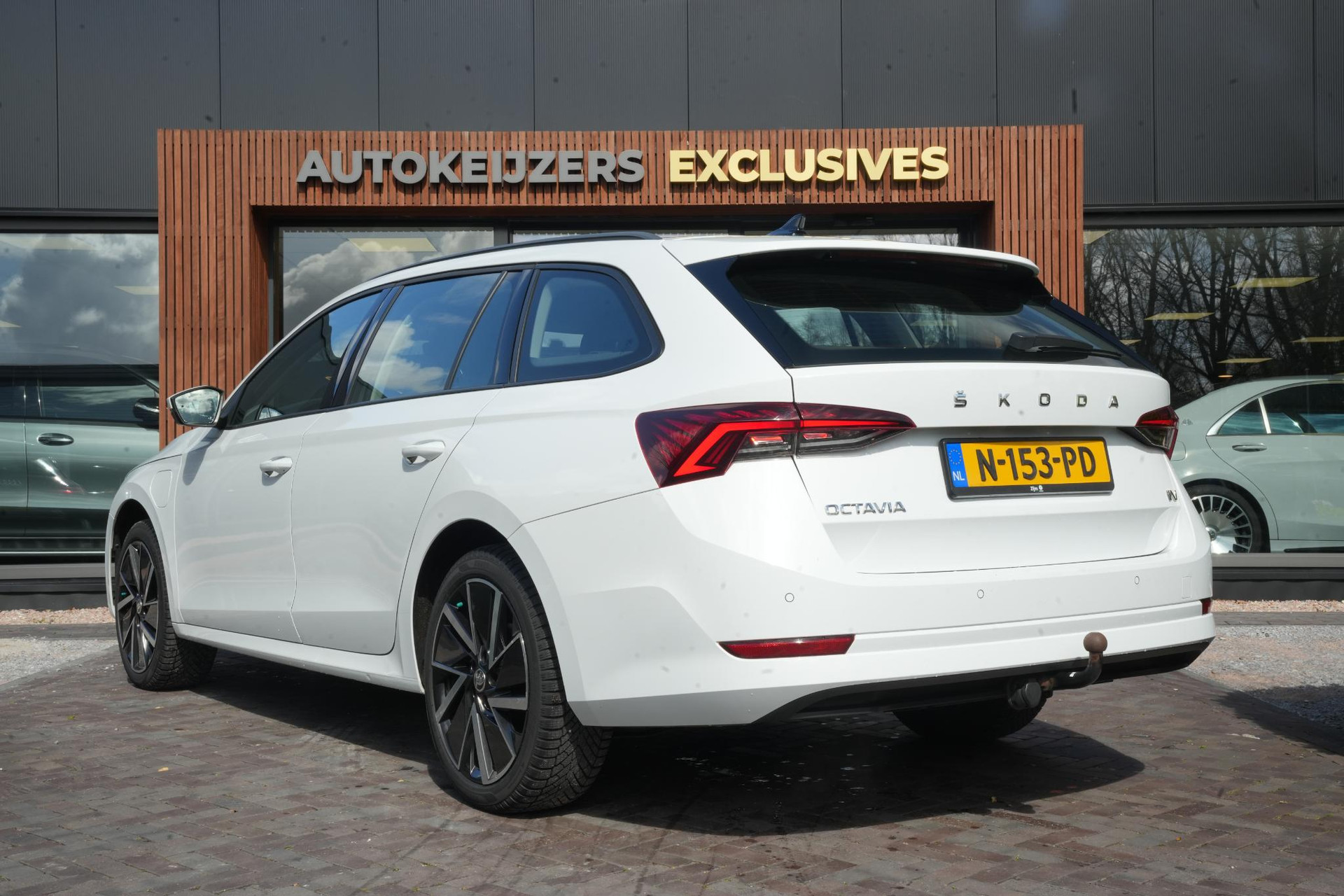 Škoda Octavia Combi 1.4 TSI iV PHEV Business Edition 2022 Moon white metallic 7