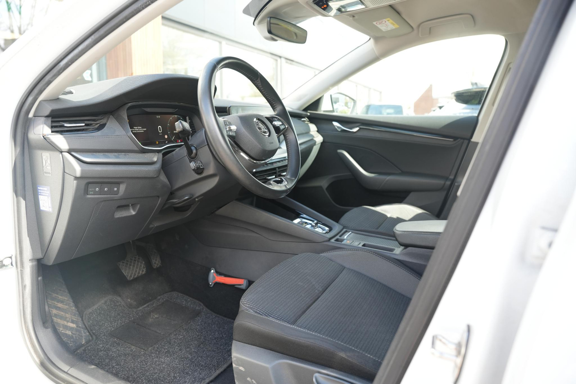 Škoda Octavia Combi 1.4 TSI iV PHEV Business Edition 2022 Moon white metallic 8