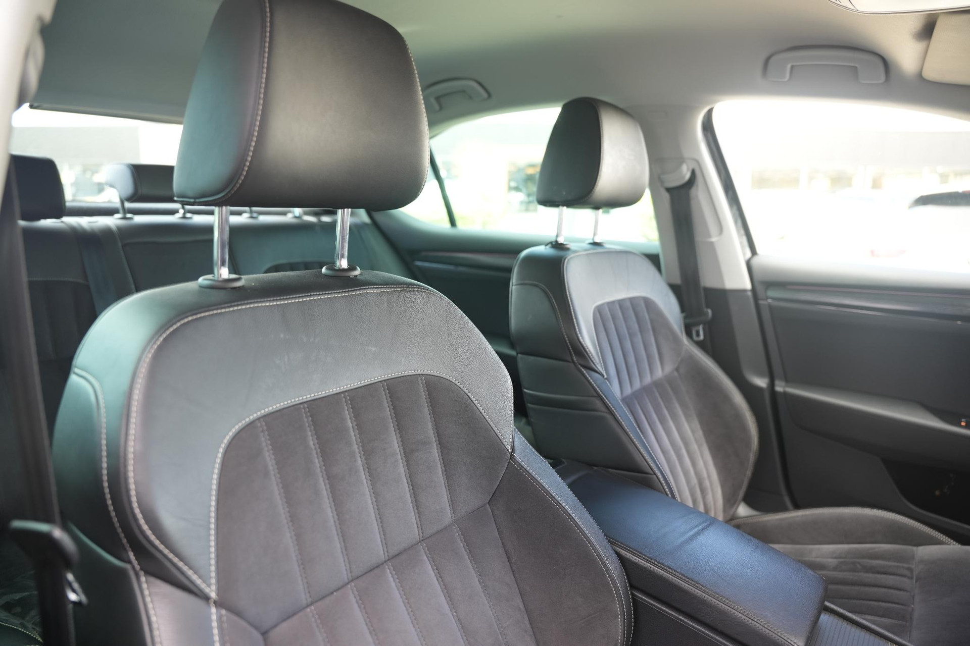 Škoda Superb 1.5 TSI ACT Business Edition 2020 Black magic mica 17