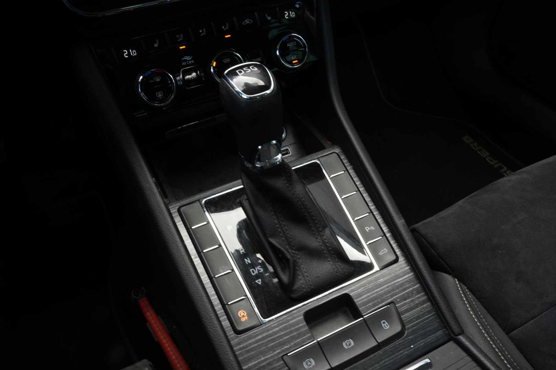 Škoda Superb 1.5 TSI ACT Business Edition 2020 Black magic mica 29