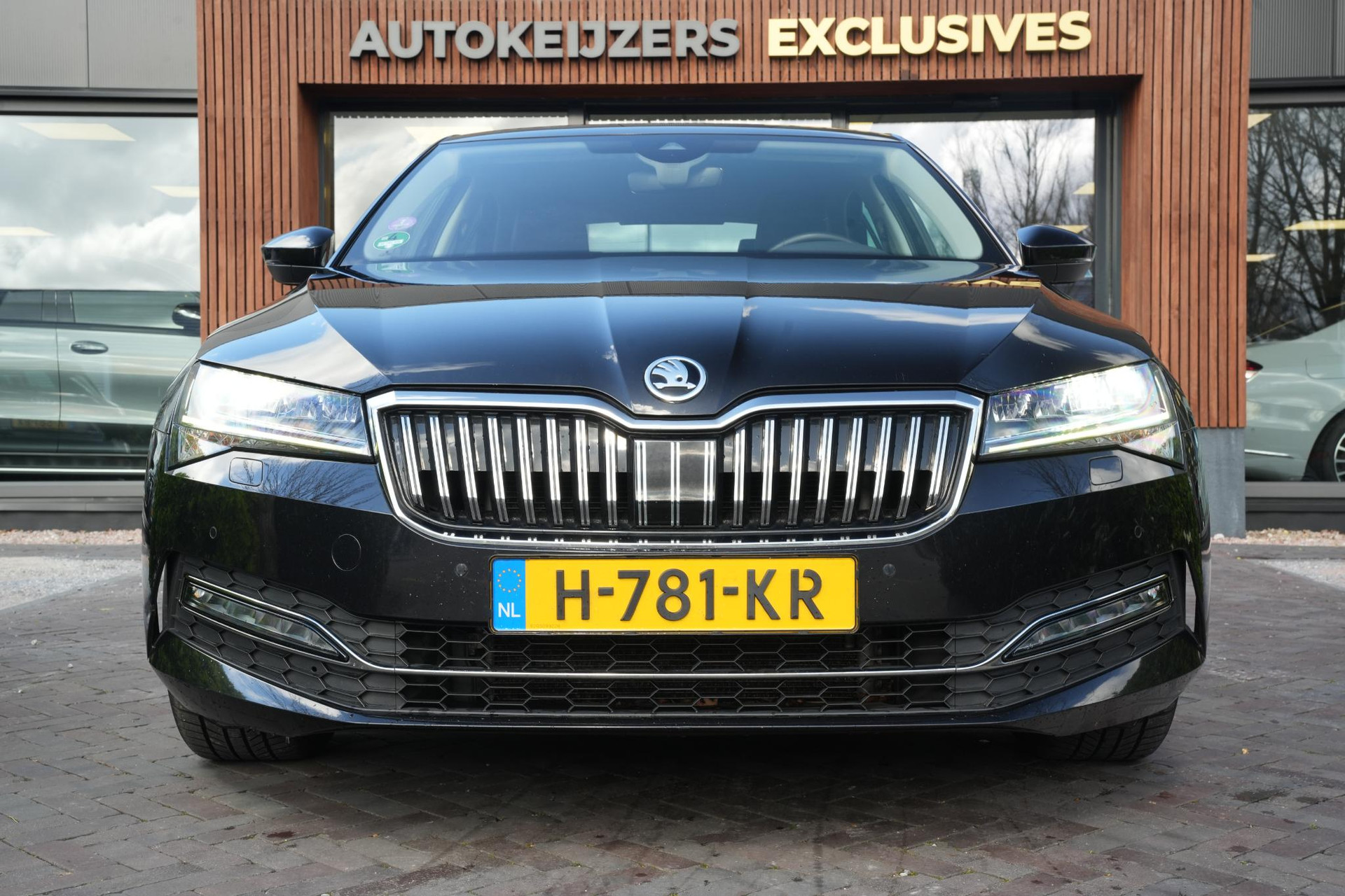 Škoda Superb 1.5 TSI ACT Business Edition 2020 Black magic mica 3