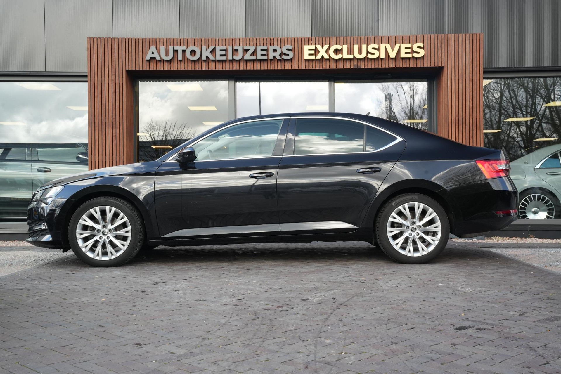 Škoda Superb 1.5 TSI ACT Business Edition 2020 Black magic mica 5