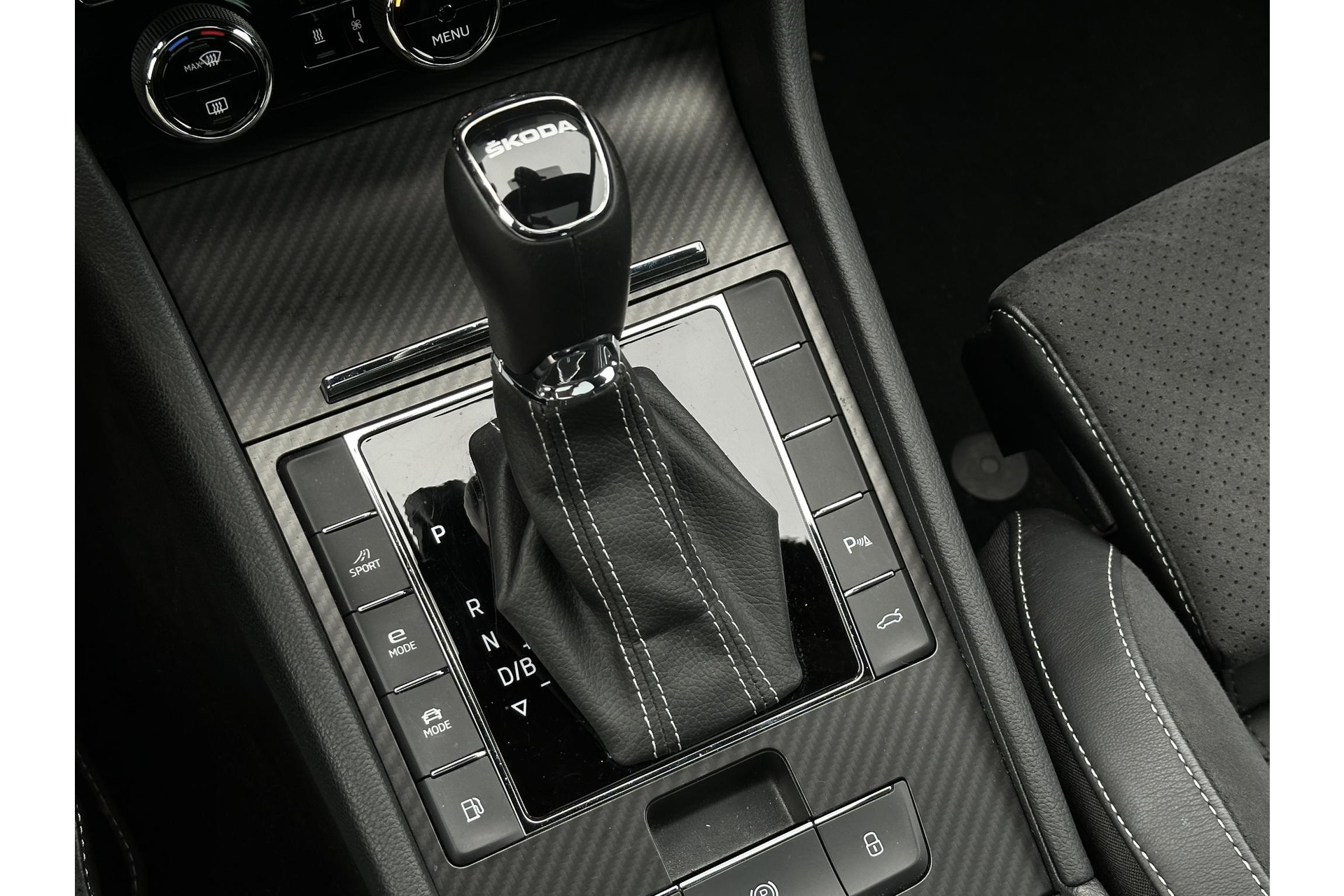 Škoda Superb Combi 1.4 TSI iV Sportline Business 2022  33