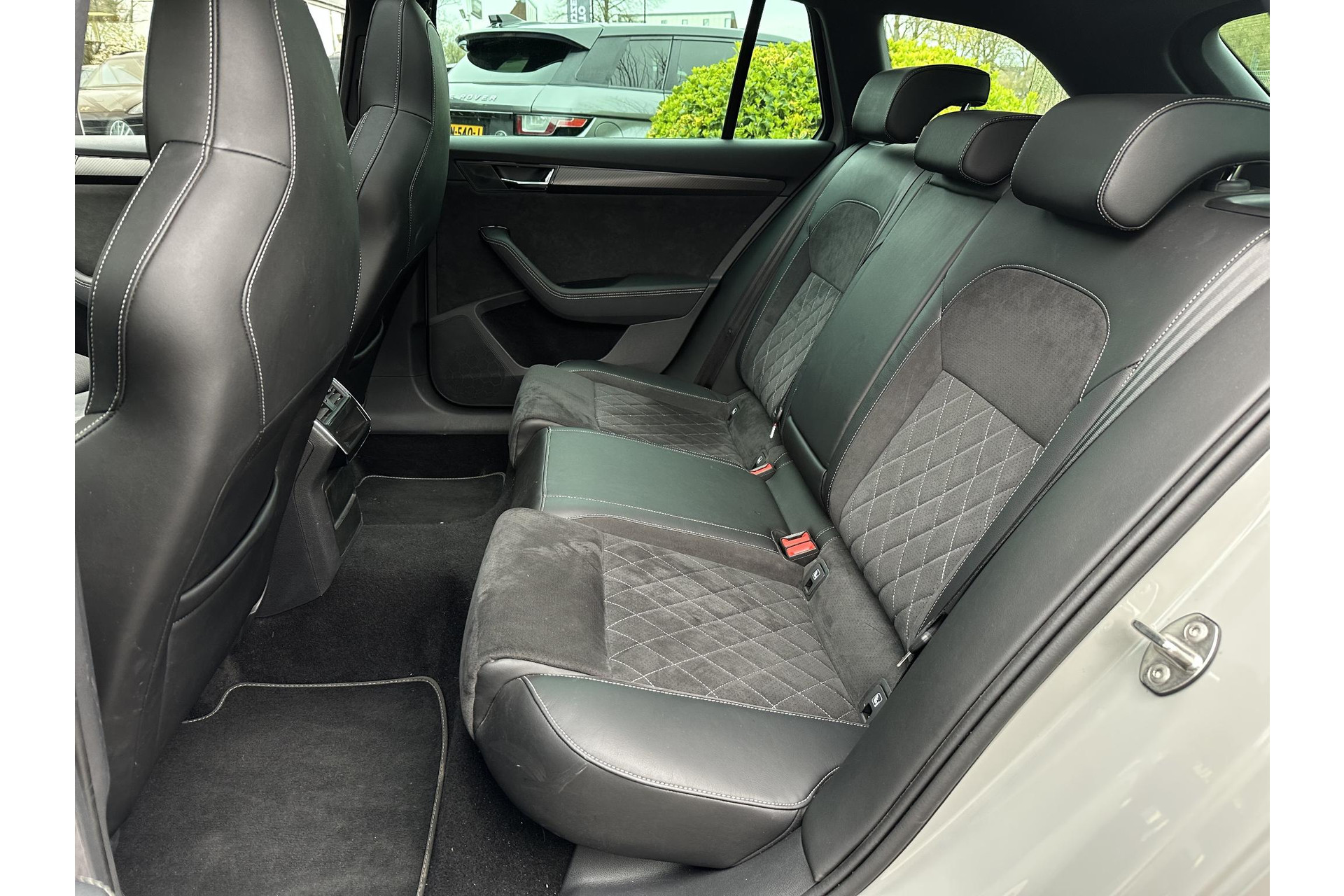 Škoda Superb Combi 1.4 TSI iV Sportline Business 2022 Steel grey 19