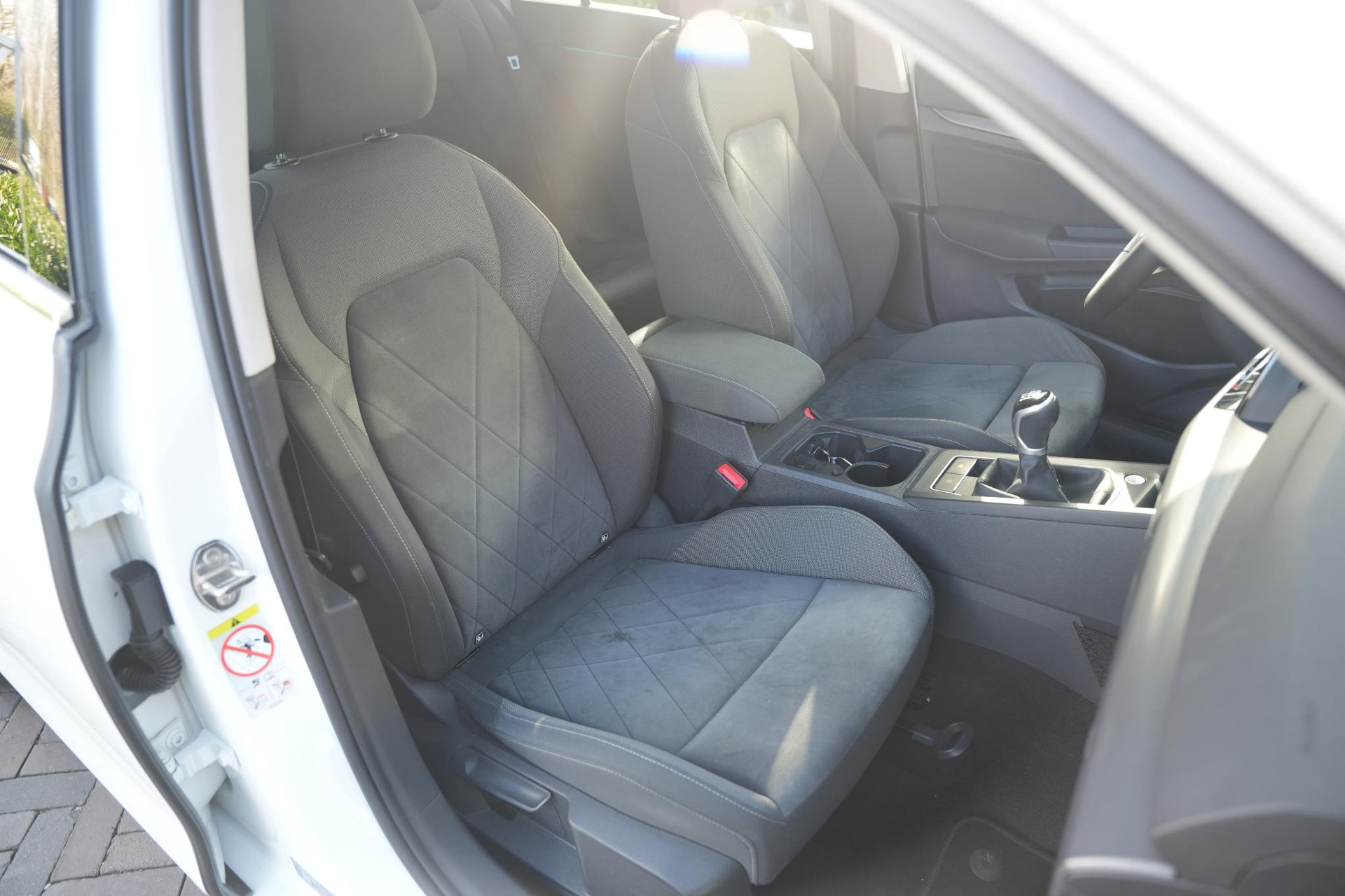 Volkswagen Golf 1.5 TSI Style 2022 Pure white 15