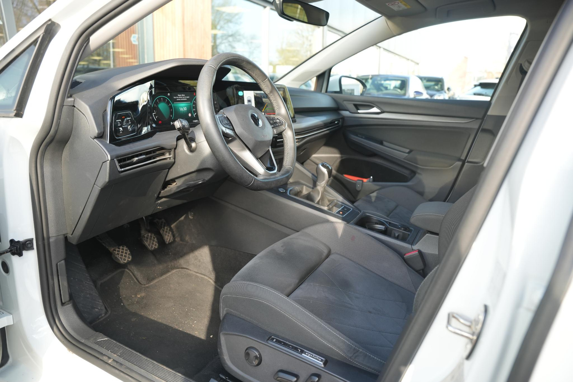 Volkswagen Golf 1.5 TSI Style 2022 Pure white 4