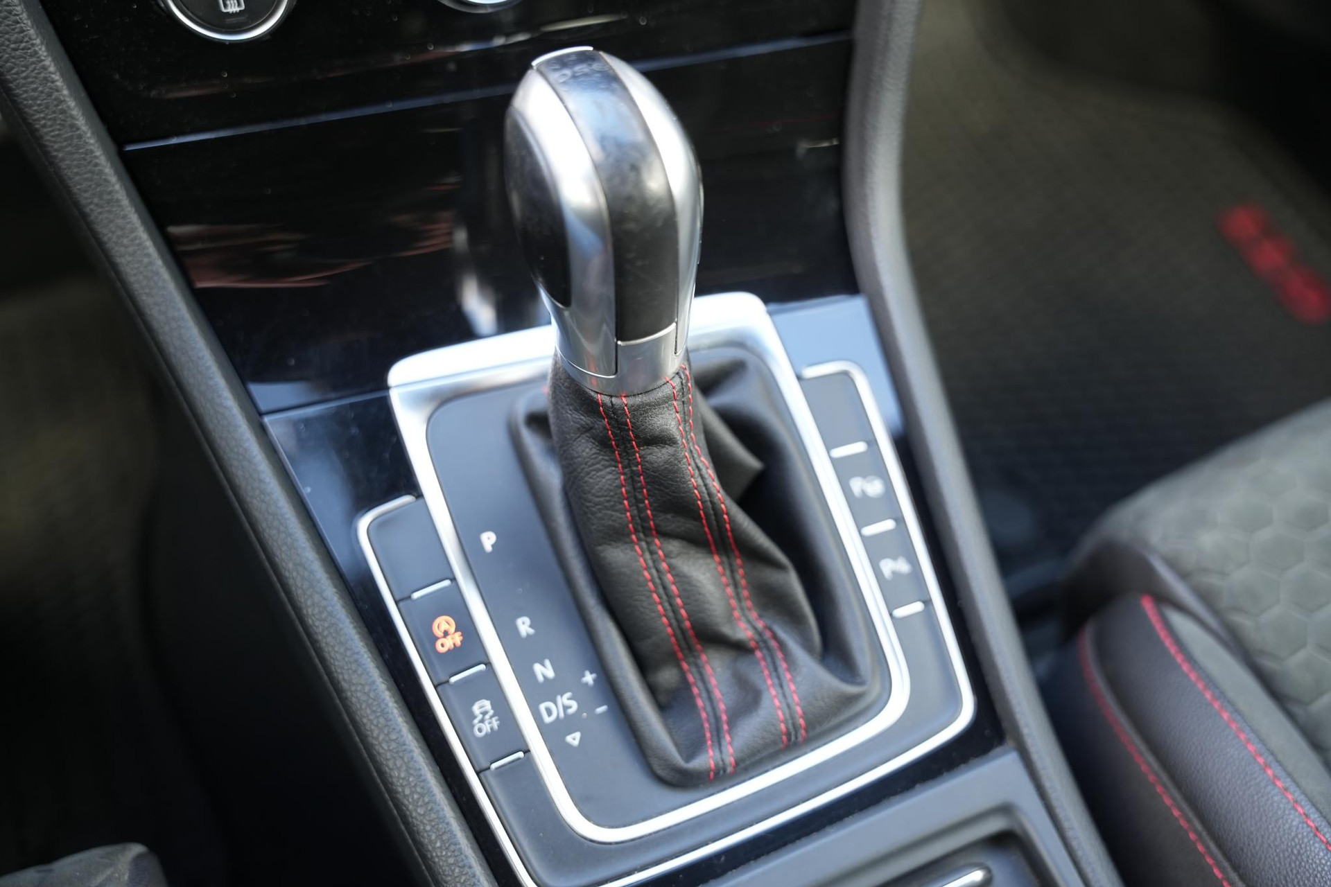 Volkswagen Golf 2.0 TSI GTI Performance 2017 Metallic indium grey (X3X3) 34