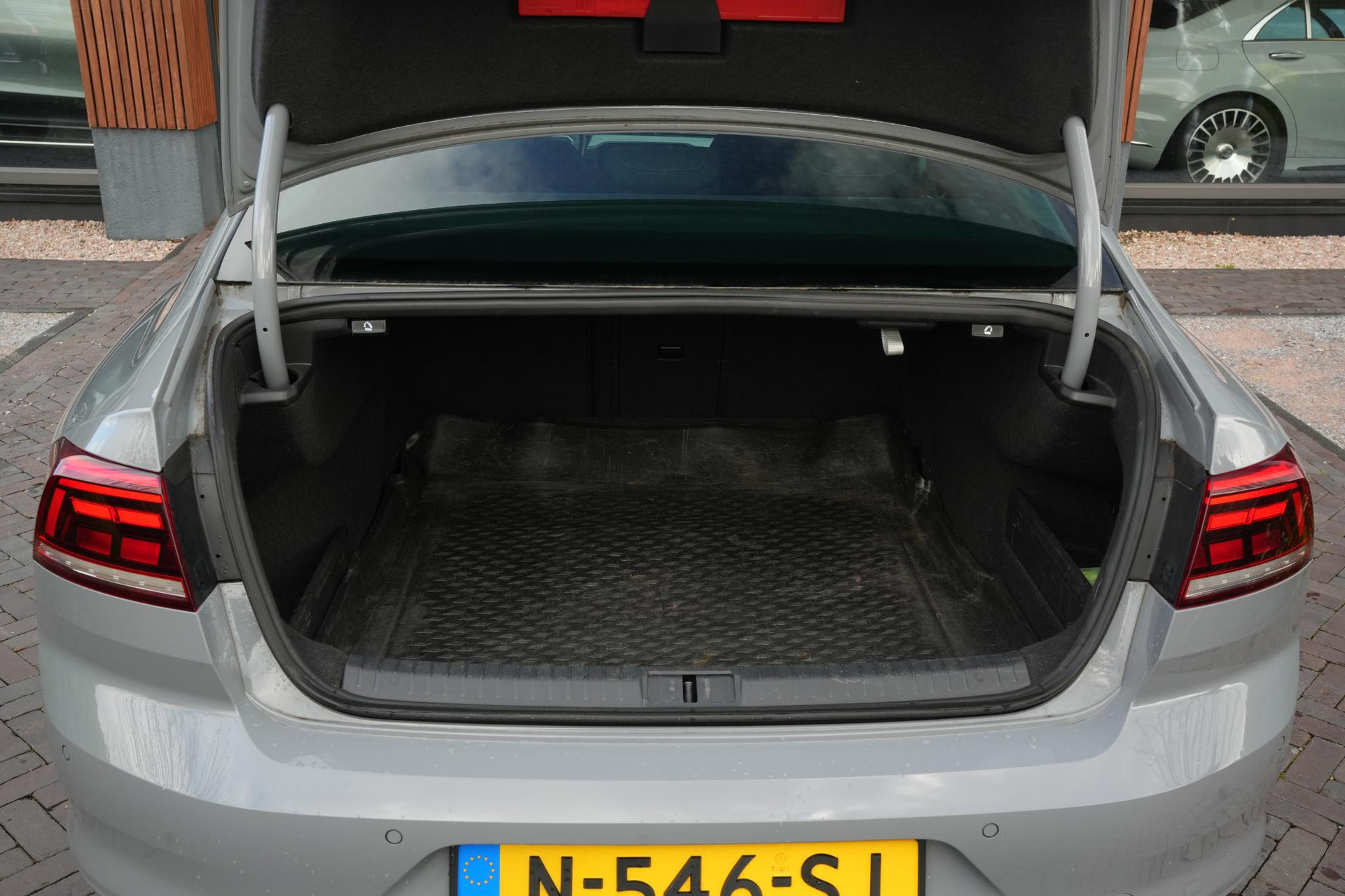 Volkswagen Passat 1.5 TSI Business 2022 Moonstone grey 10