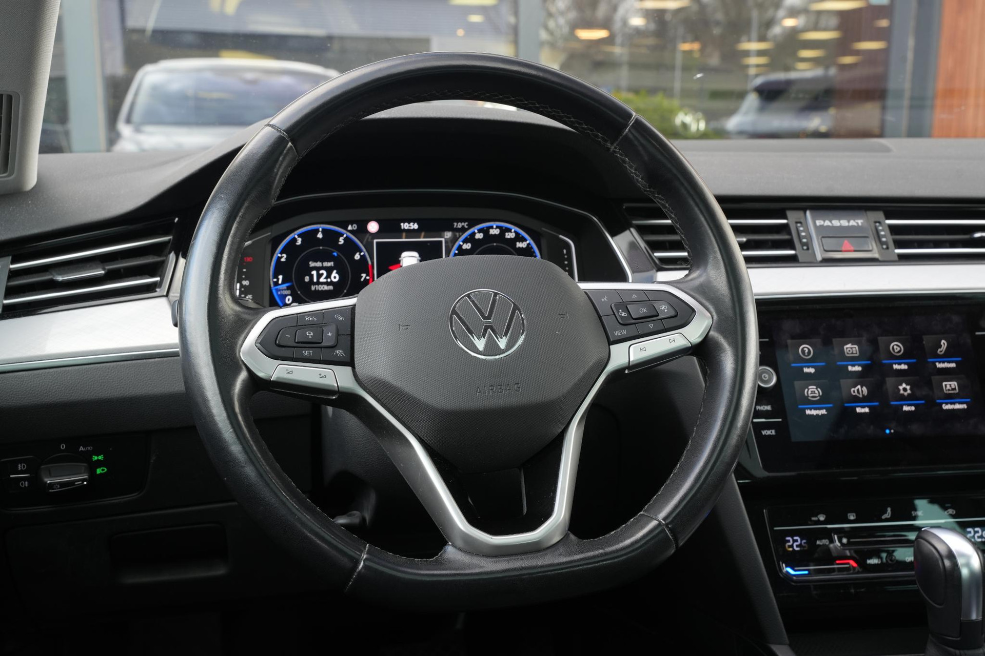 Volkswagen Passat 1.5 TSI Business 2022 Moonstone grey 12
