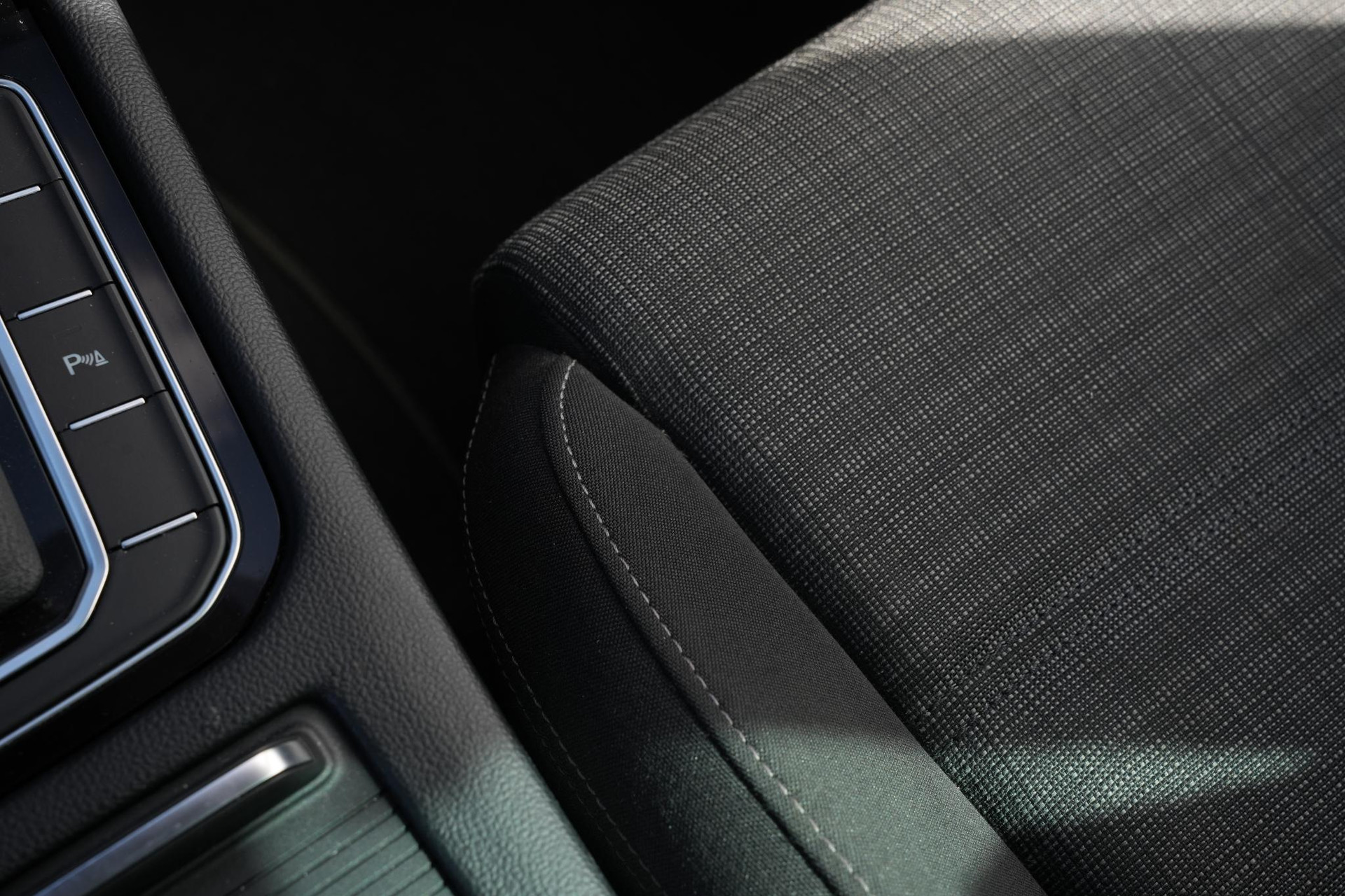 Volkswagen Passat 1.5 TSI Business 2022 Moonstone grey 16