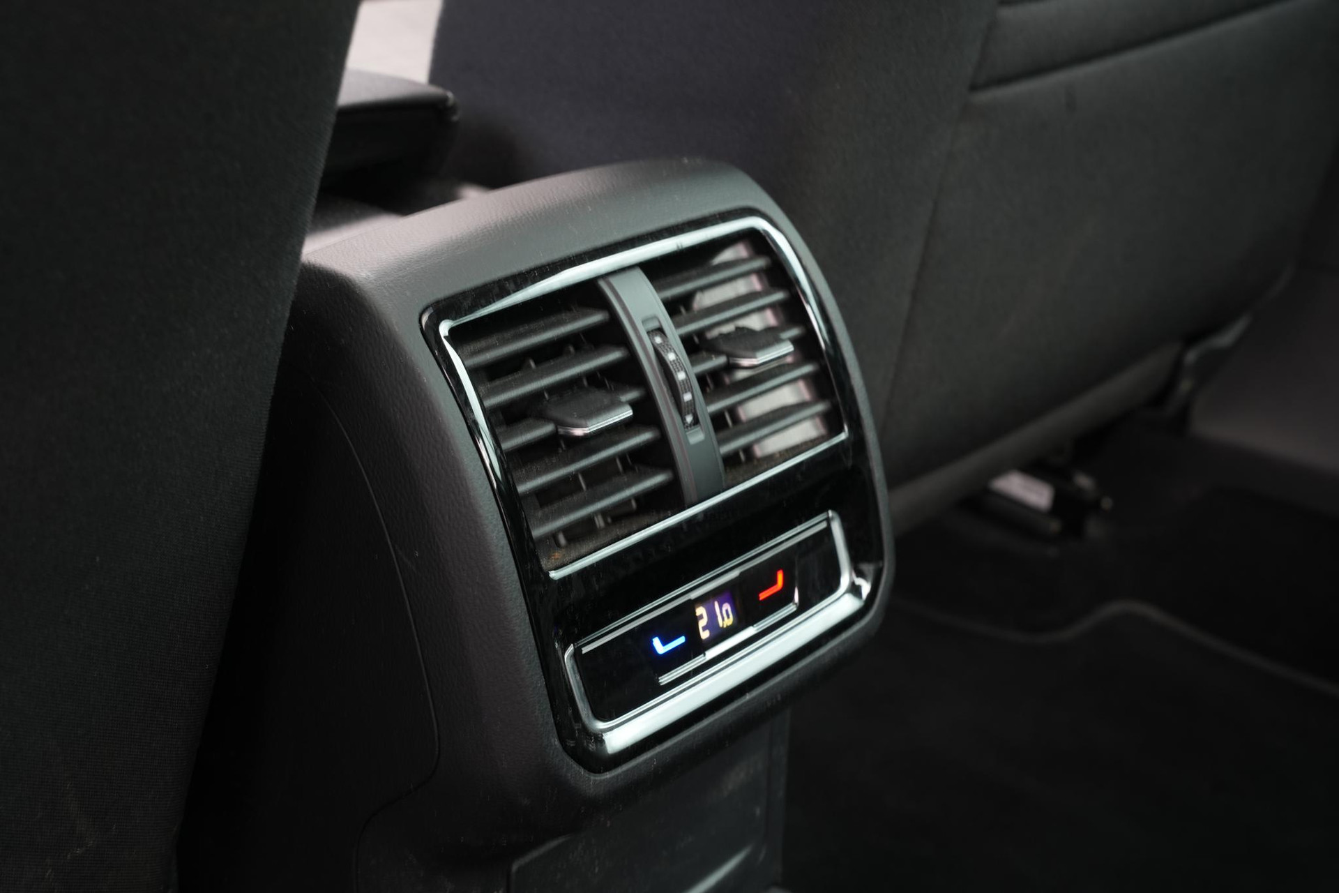 Volkswagen Passat 1.5 TSI Business 2022 Moonstone grey 21