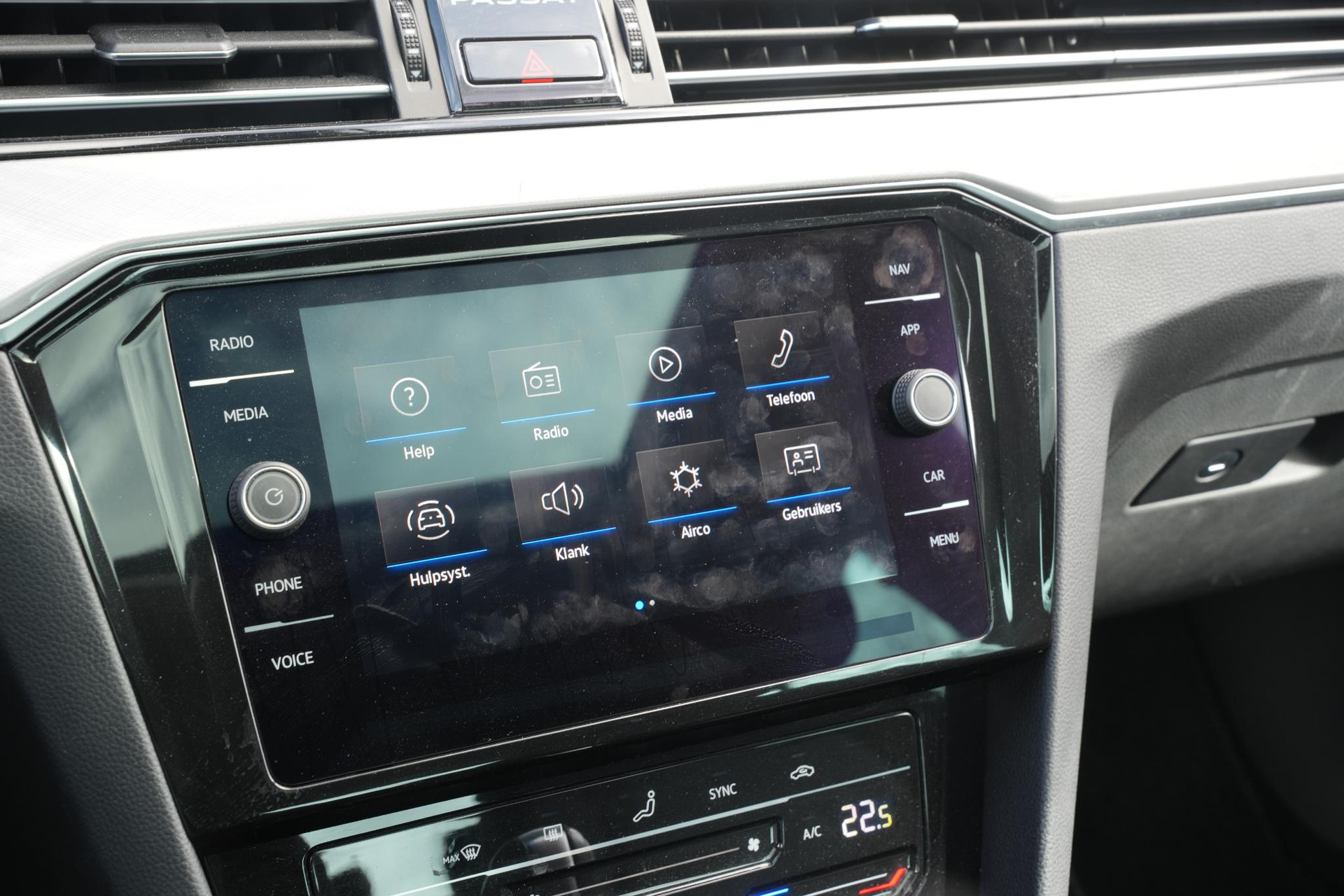 Volkswagen Passat 1.5 TSI Business 2022 Moonstone grey 27