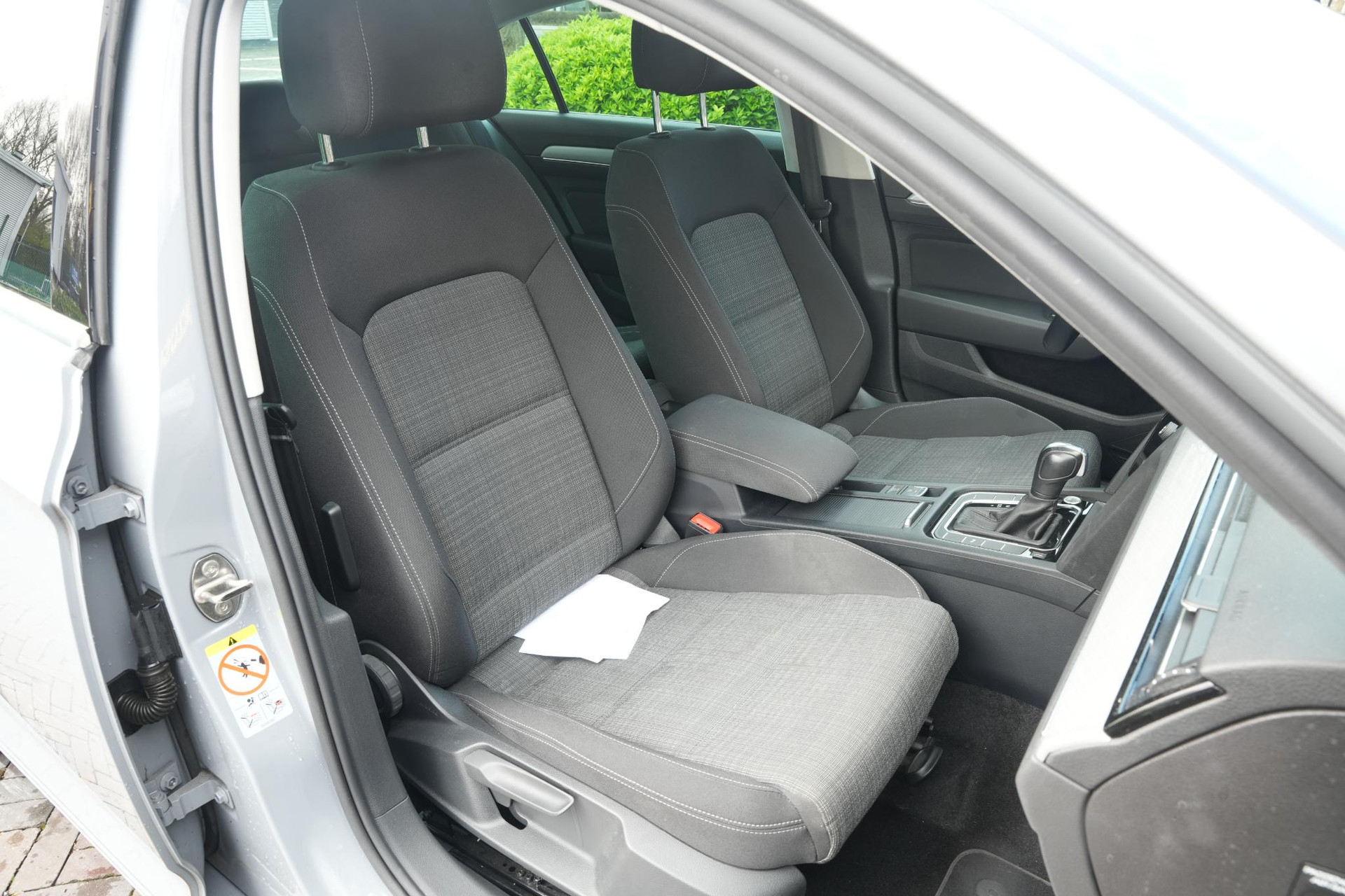 Volkswagen Passat 1.5 TSI Business 2022 Moonstone grey 29