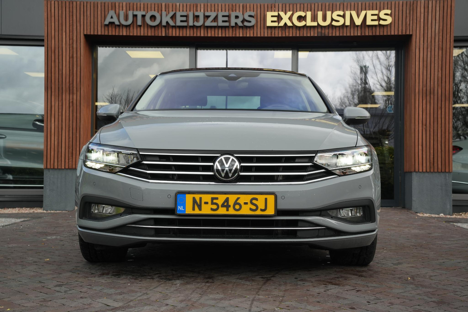 Volkswagen Passat 1.5 TSI Business 2022 Moonstone grey 3