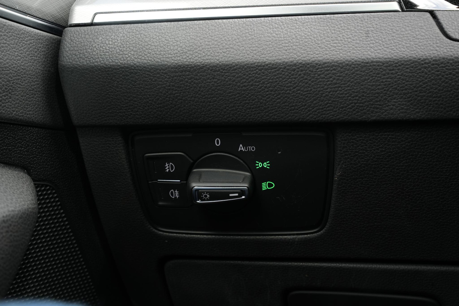 Volkswagen Passat 1.5 TSI Business 2022 Moonstone grey 30