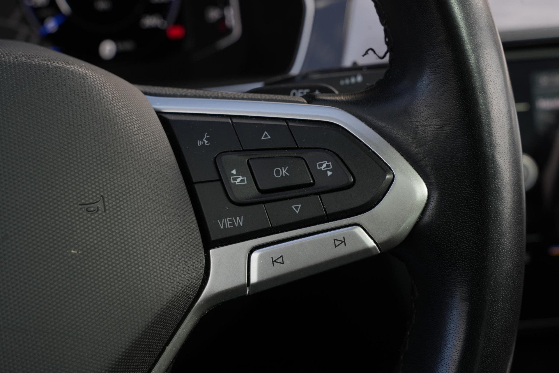 Volkswagen Passat 1.5 TSI Business 2022 Moonstone grey 34