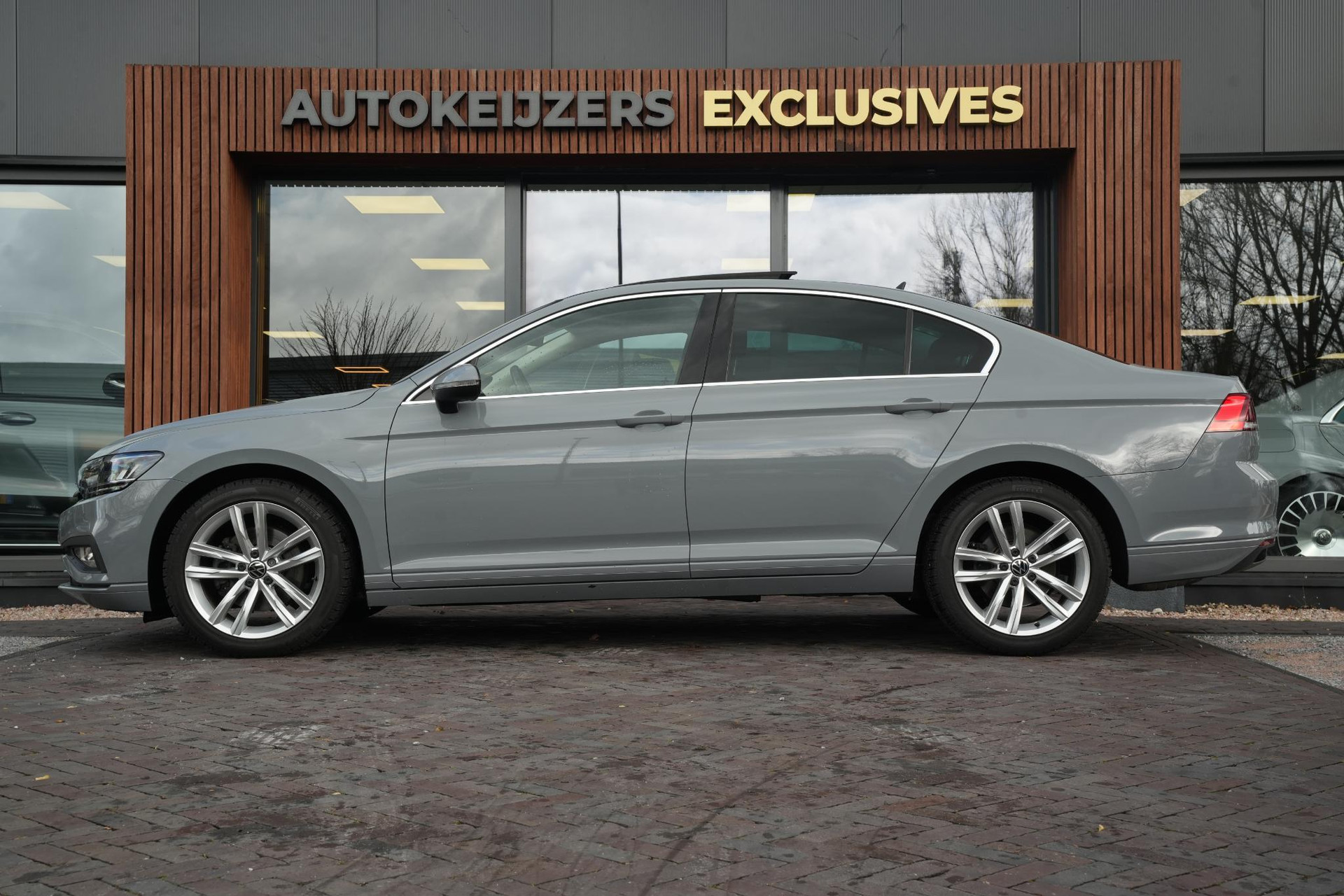 Volkswagen Passat 1.5 TSI Business 2022 Moonstone grey 5