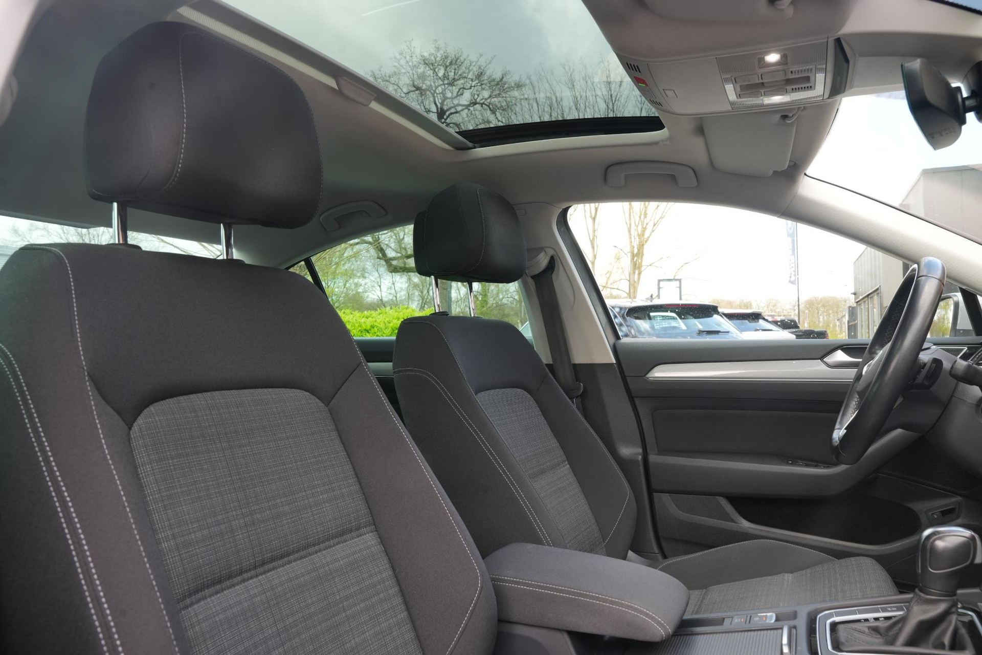 Volkswagen Passat 1.5 TSI Business 2022 Moonstone grey 6