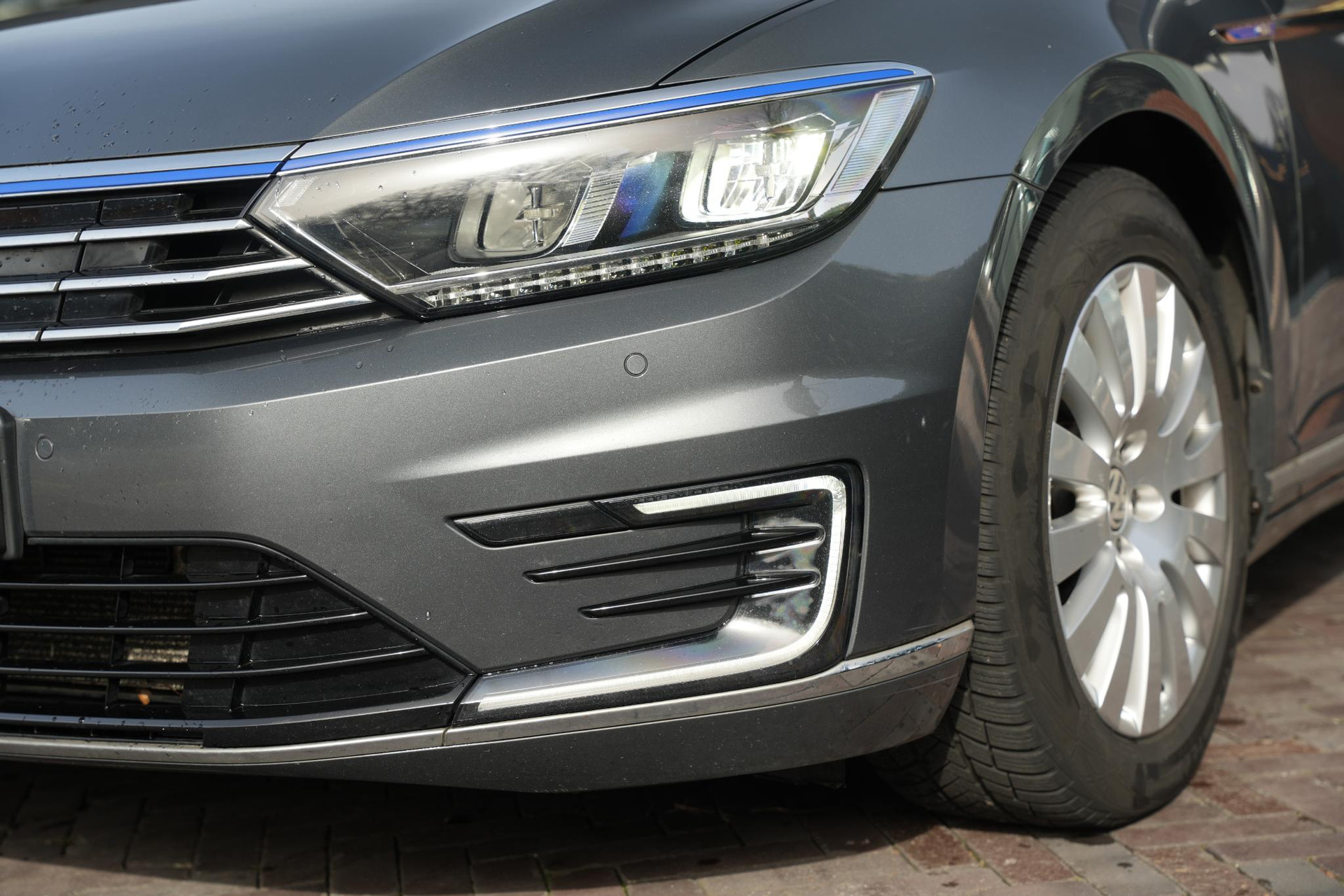 Volkswagen Passat Variant 1.4 TSI GTE Highline 2015 Metallic indium grey (X3X3) 19