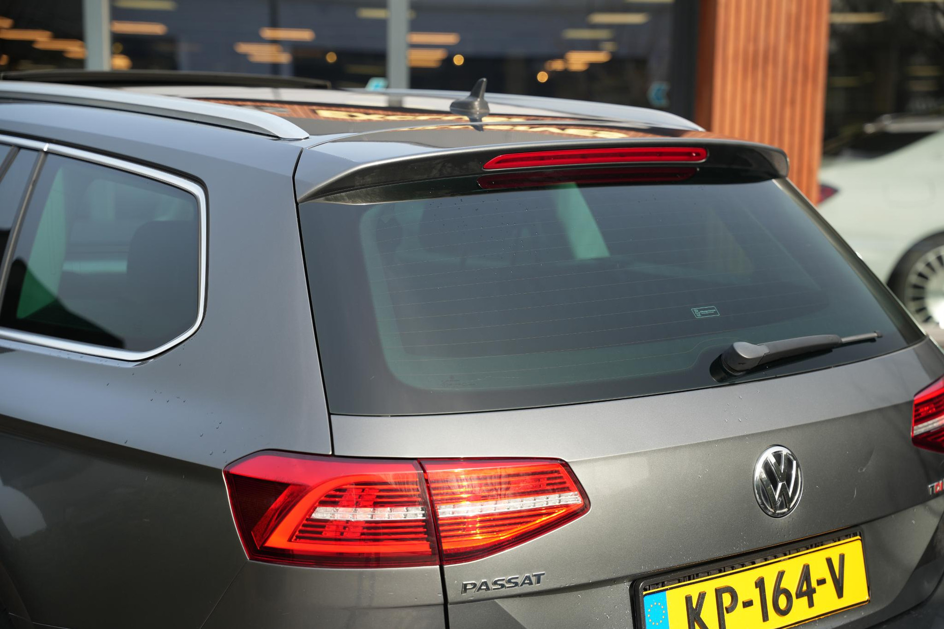 Volkswagen Passat Variant 1.6 TDI Connected Series 2016 Indium grey metallic 13