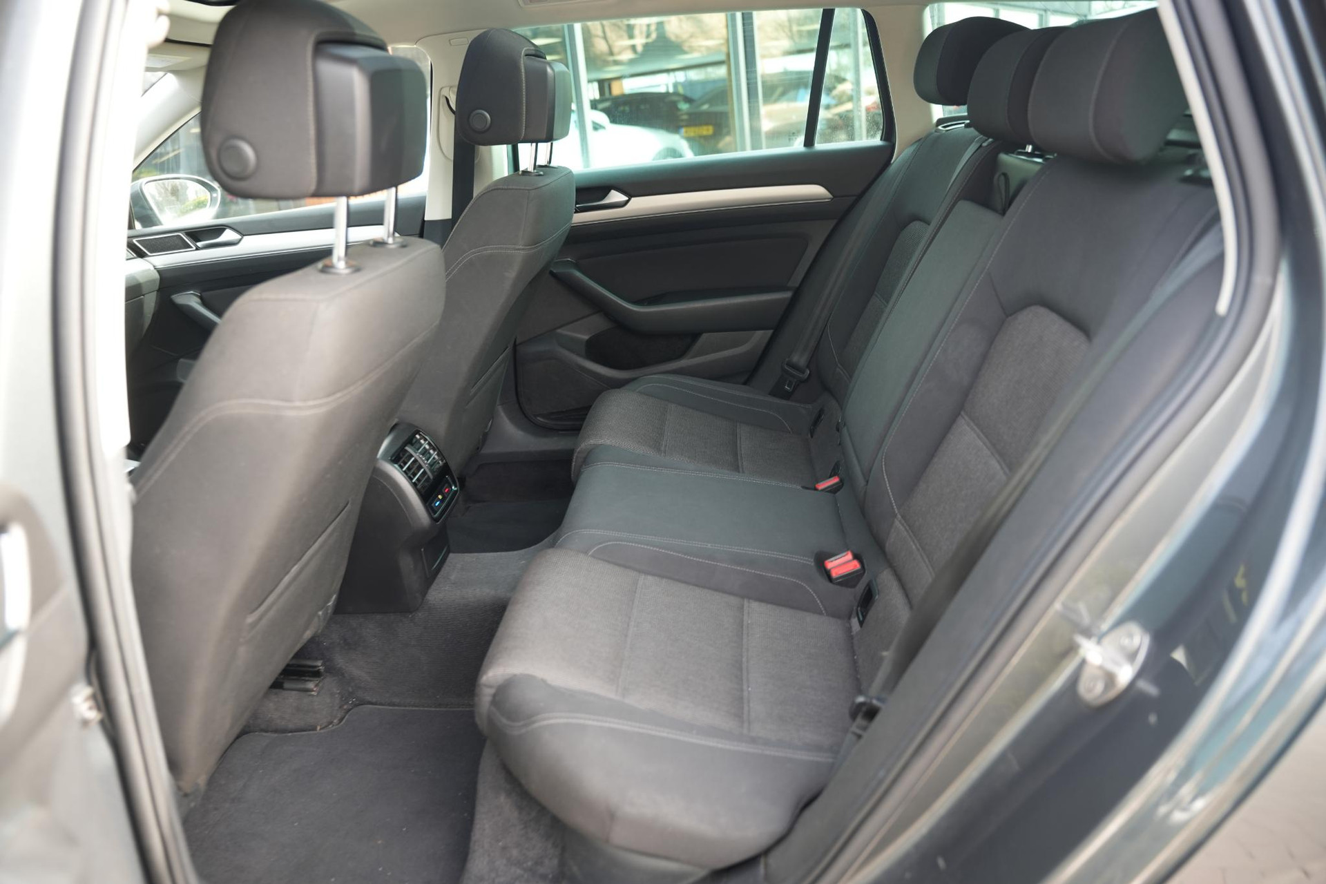 Volkswagen Passat Variant 1.6 TDI Connected Series 2016 Indium grey metallic 15