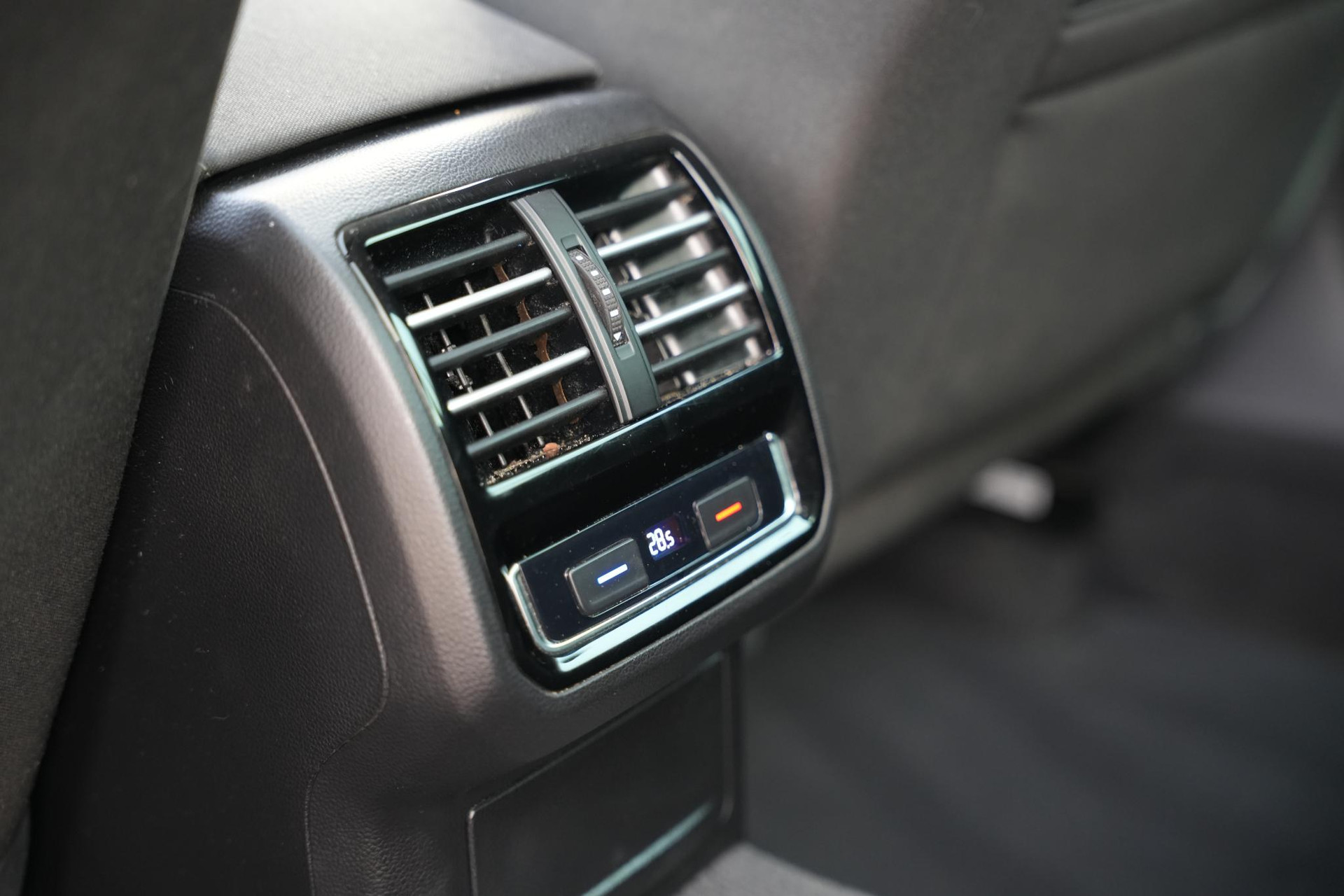 Volkswagen Passat Variant 1.6 TDI Connected Series 2016 Indium grey metallic 16