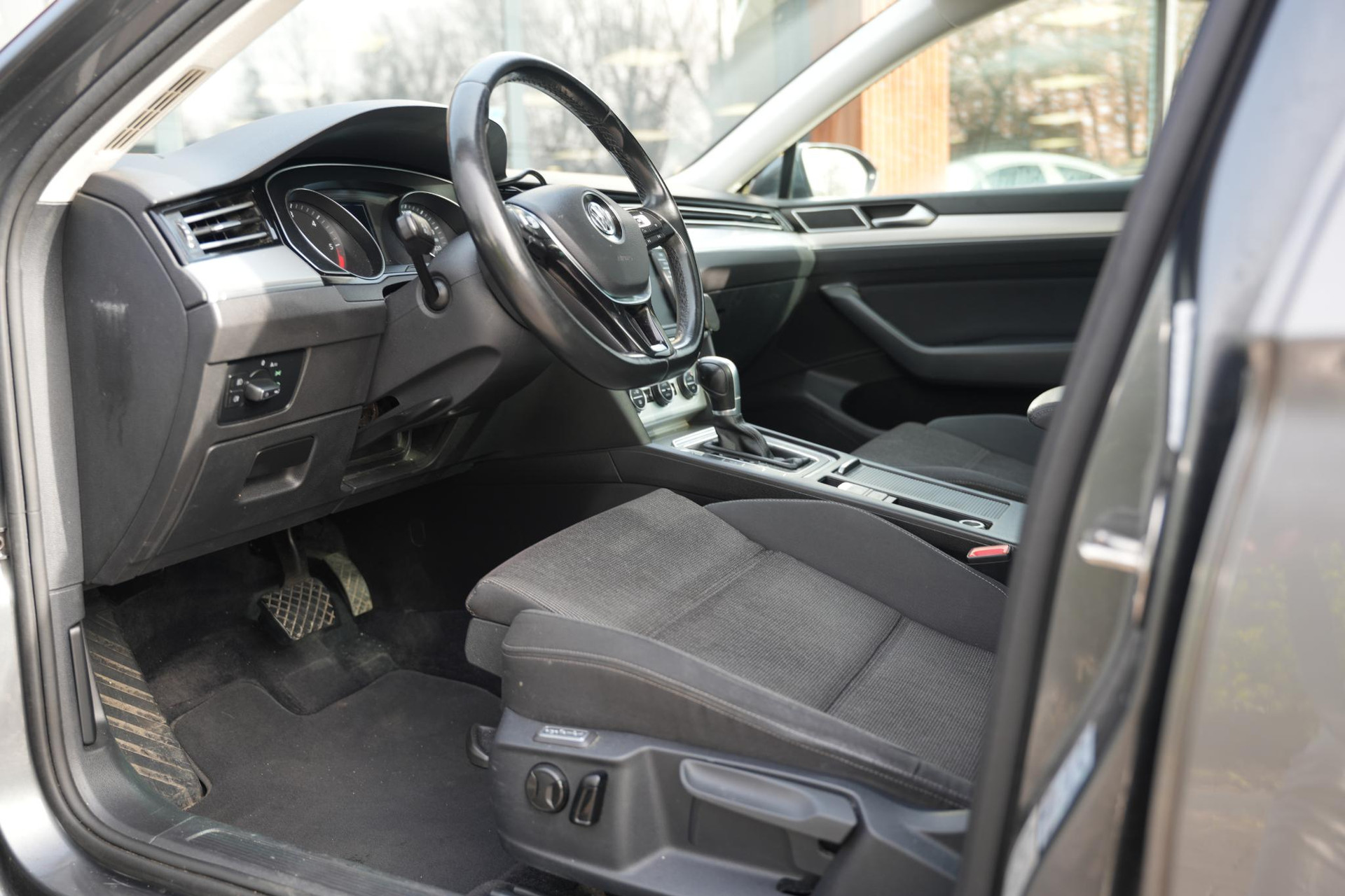 Volkswagen Passat Variant 1.6 TDI Connected Series 2016 Indium grey metallic 17