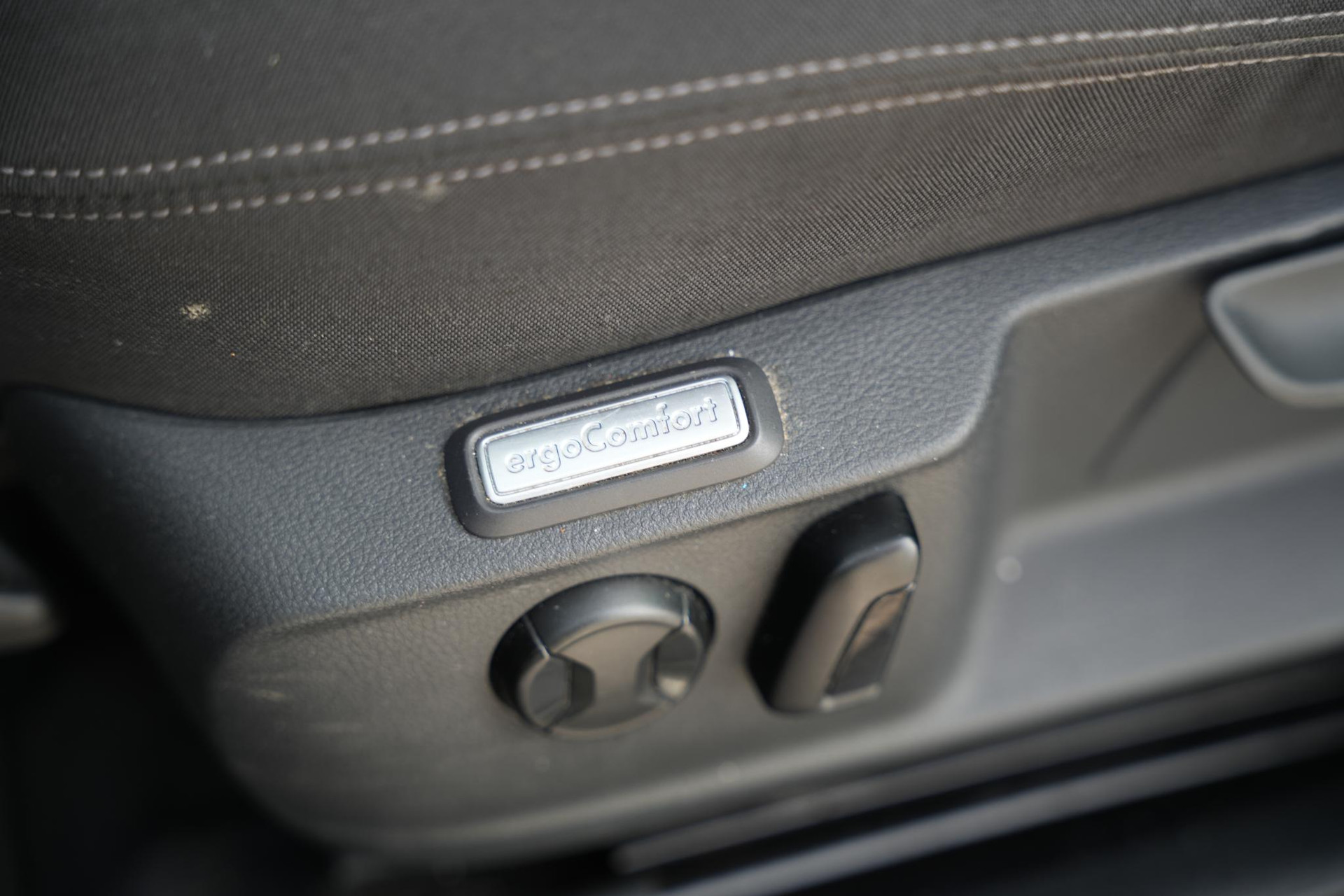 Volkswagen Passat Variant 1.6 TDI Connected Series 2016 Indium grey metallic 18