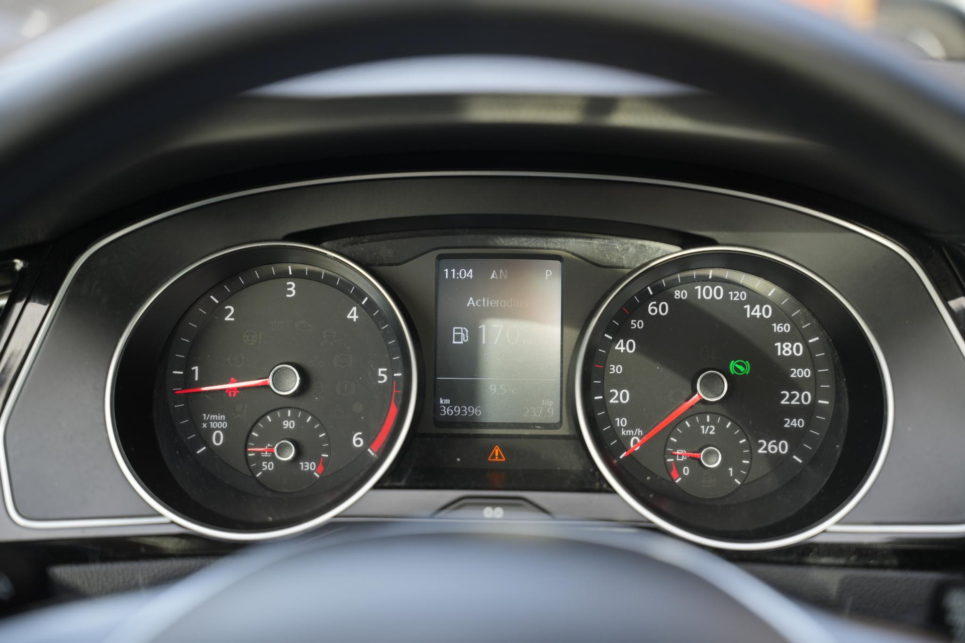 Volkswagen Passat Variant 1.6 TDI Connected Series 2016 Indium grey metallic 19