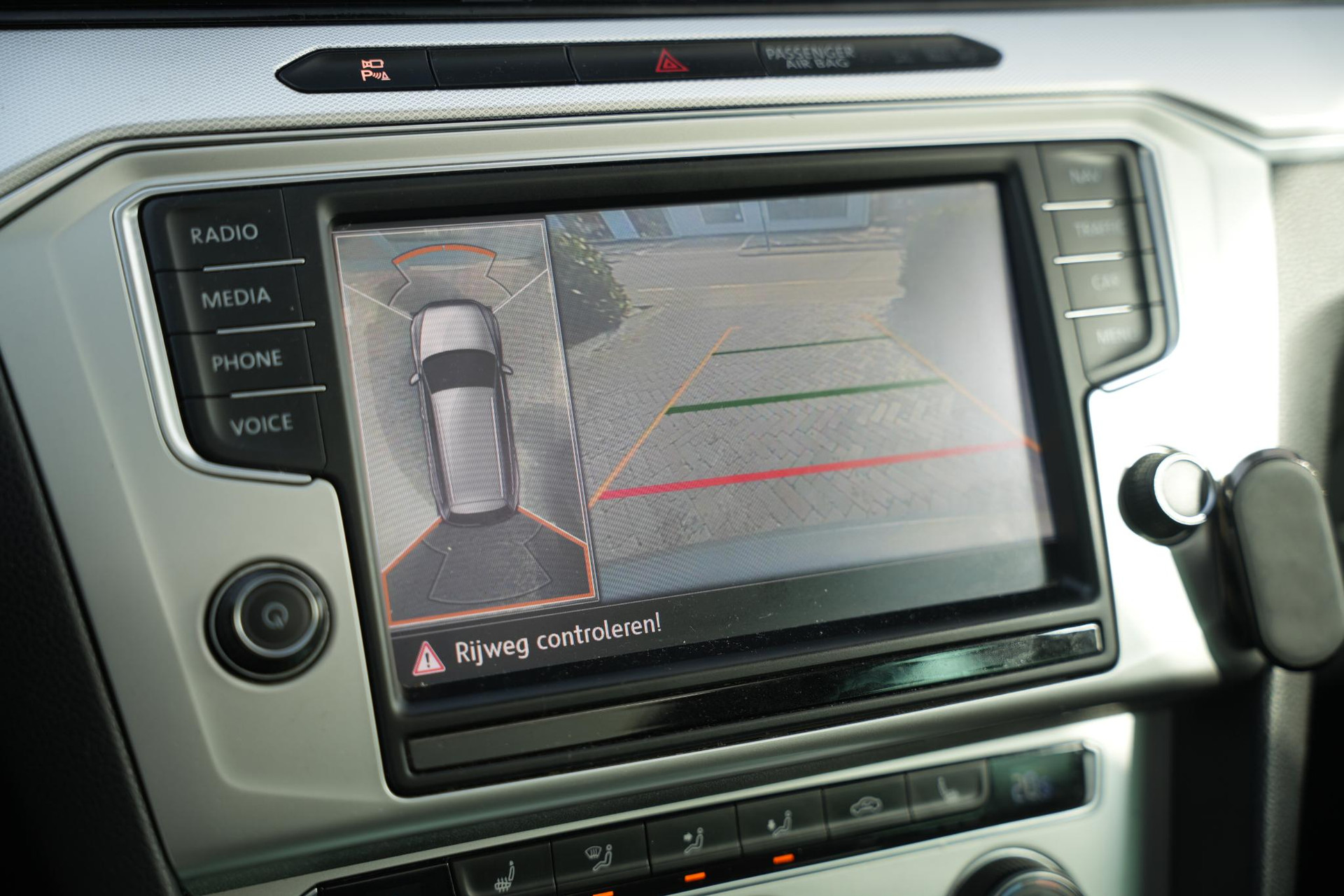 Volkswagen Passat Variant 1.6 TDI Connected Series 2016 Indium grey metallic 23