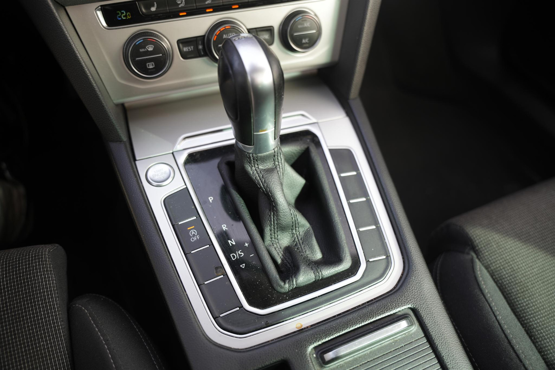 Volkswagen Passat Variant 1.6 TDI Connected Series 2016 Indium grey metallic 26