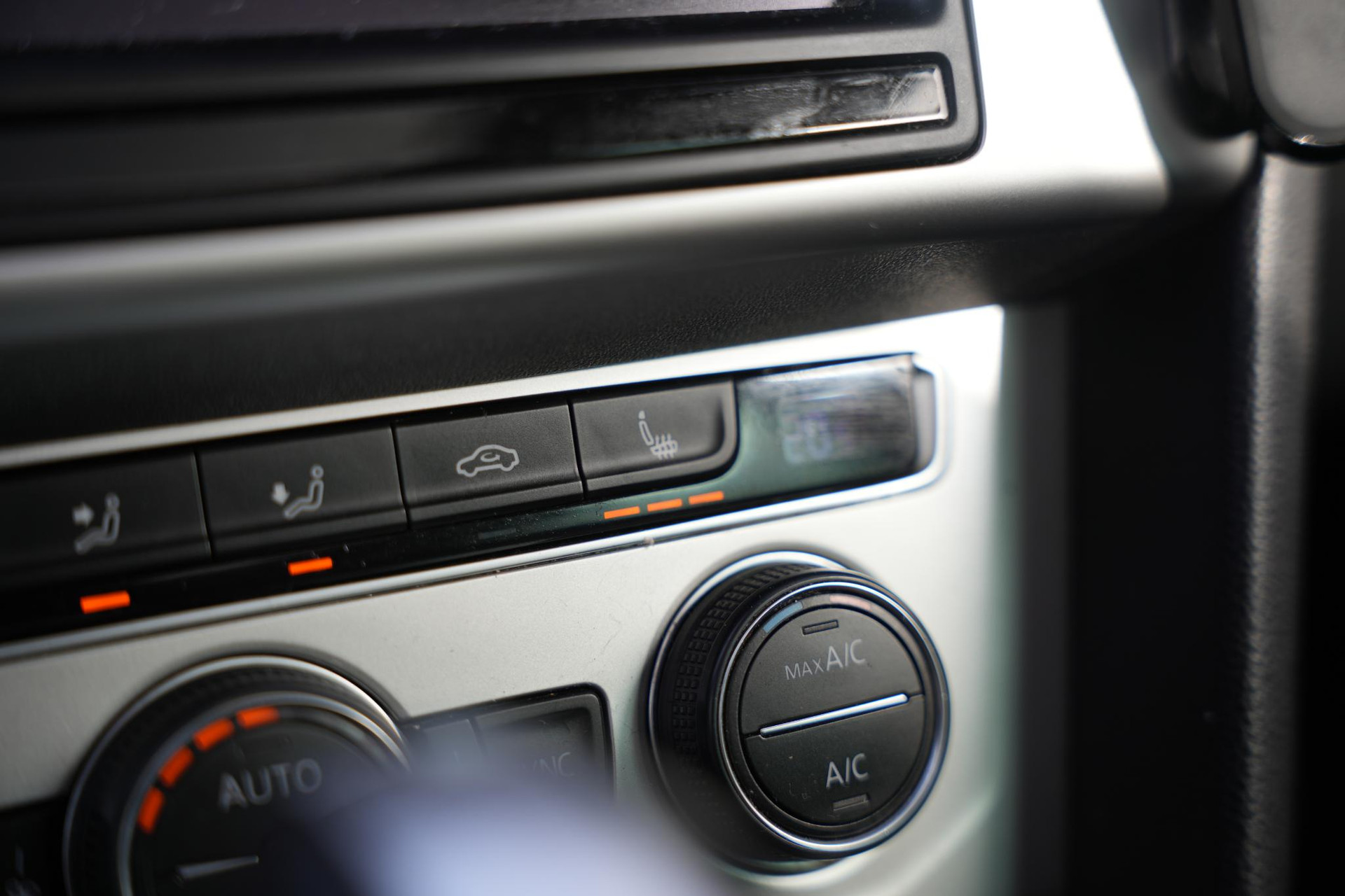 Volkswagen Passat Variant 1.6 TDI Connected Series 2016 Indium grey metallic 28