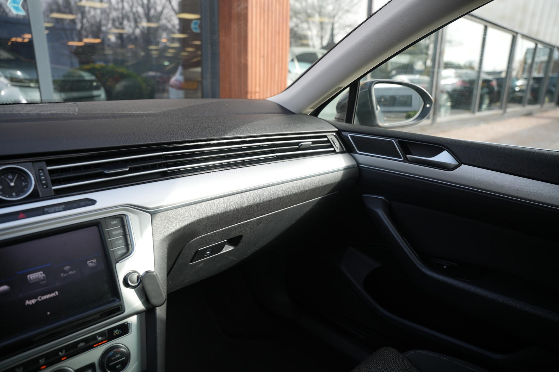 Volkswagen Passat Variant 1.6 TDI Connected Series 2016 Indium grey metallic 29