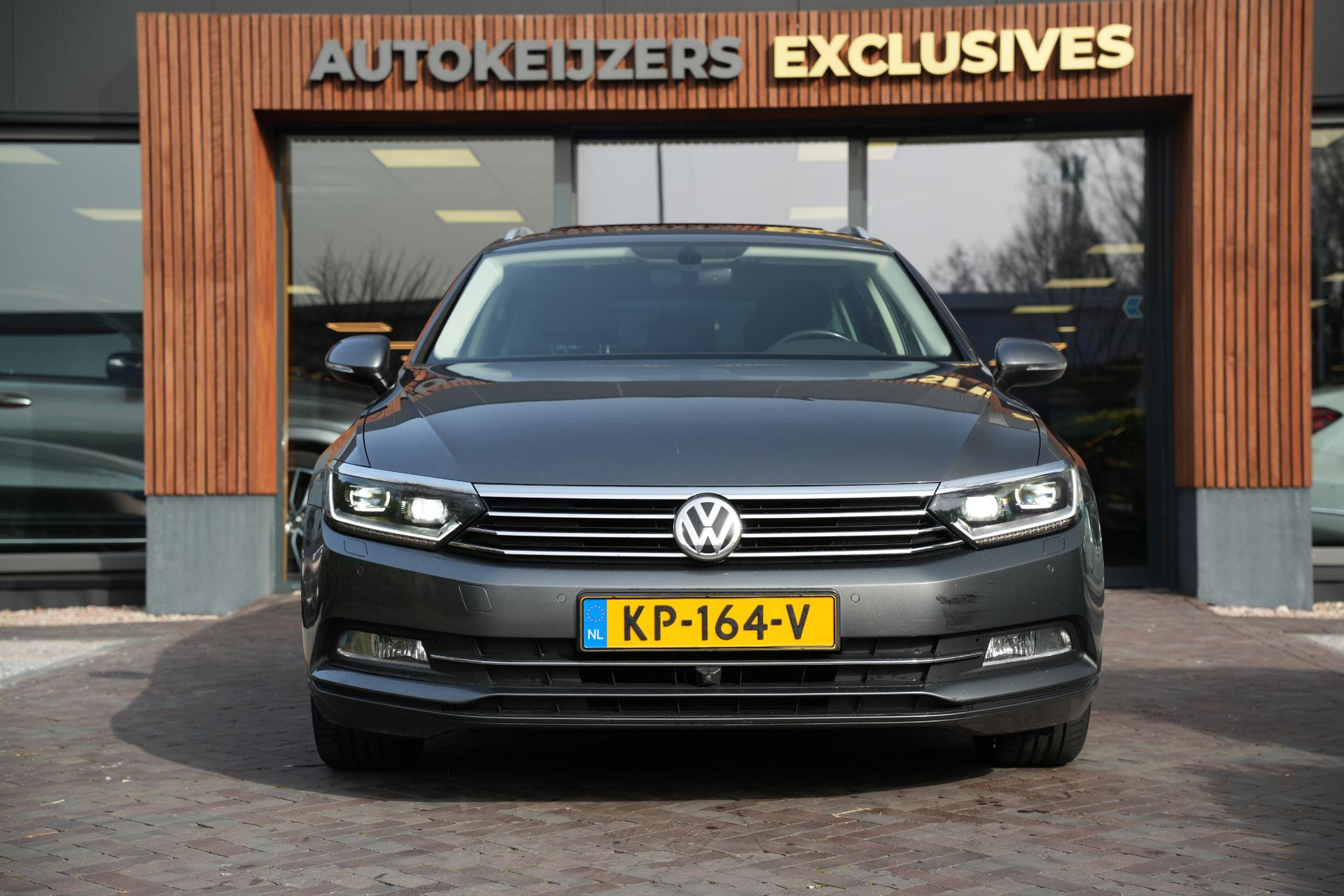 Volkswagen Passat Variant 1.6 TDI Connected Series 2016 Indium grey metallic 3