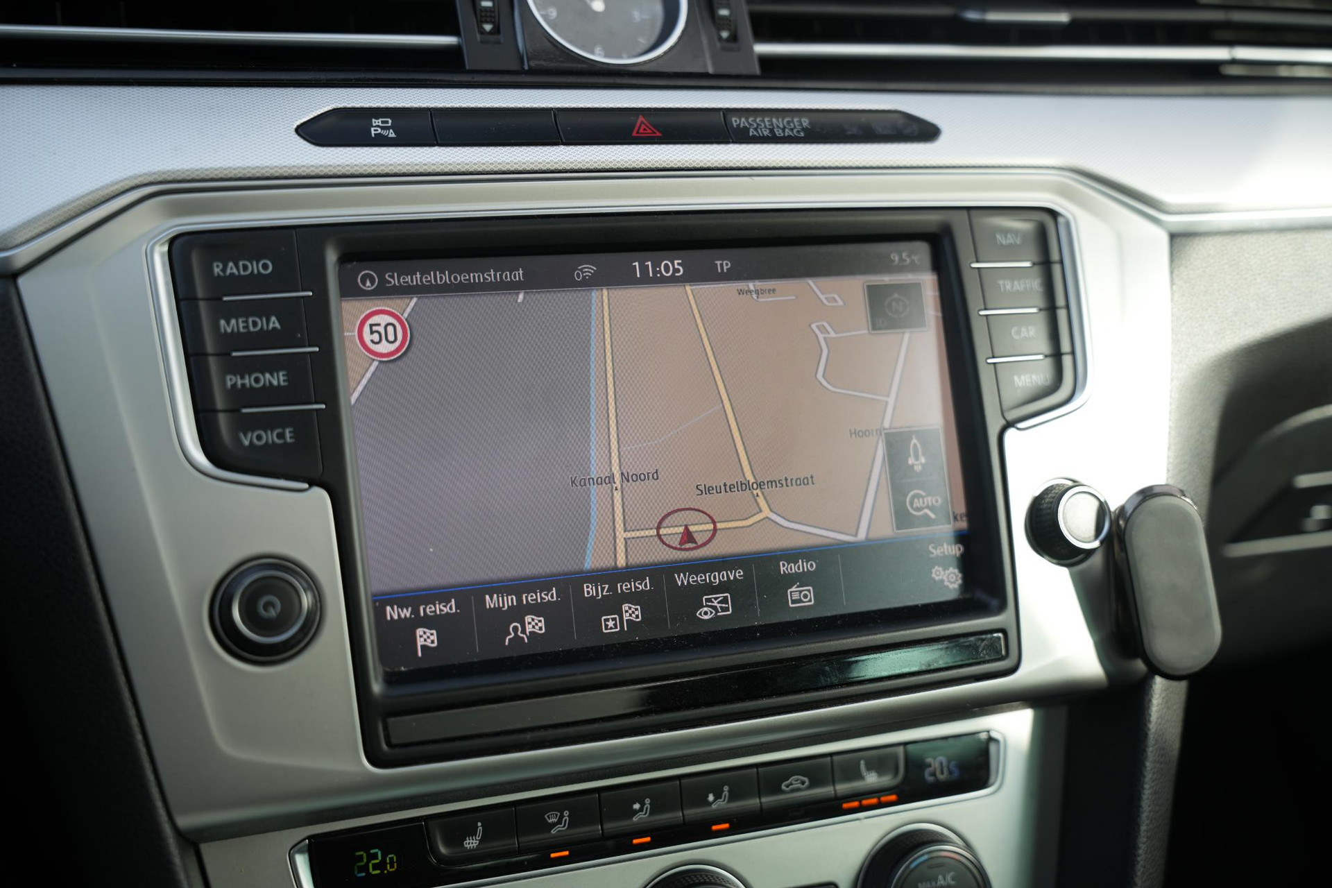 Volkswagen Passat Variant 1.6 TDI Connected Series 2016 Indium grey metallic 30