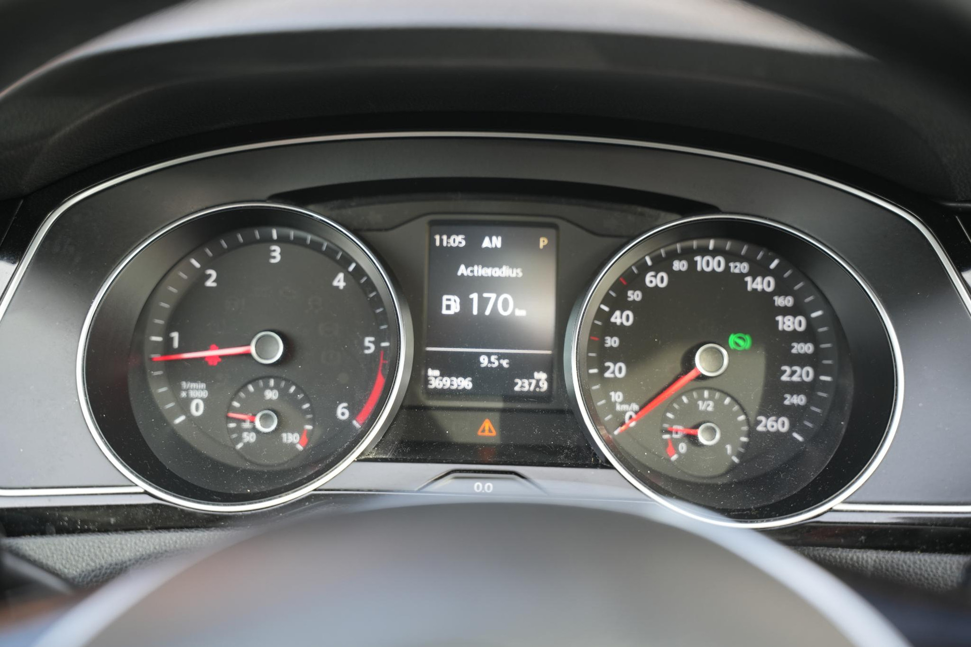 Volkswagen Passat Variant 1.6 TDI Connected Series 2016 Indium grey metallic 32