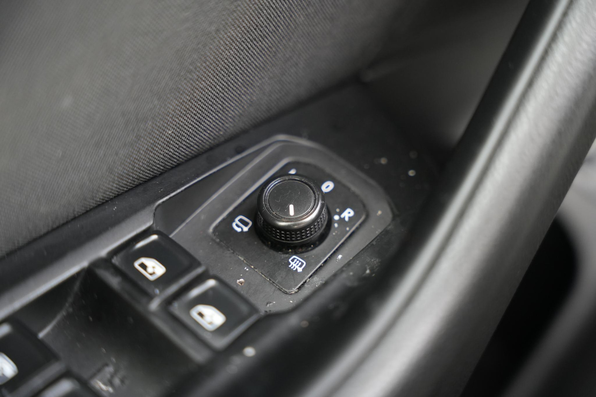 Volkswagen Passat Variant 1.6 TDI Connected Series 2016 Indium grey metallic 34