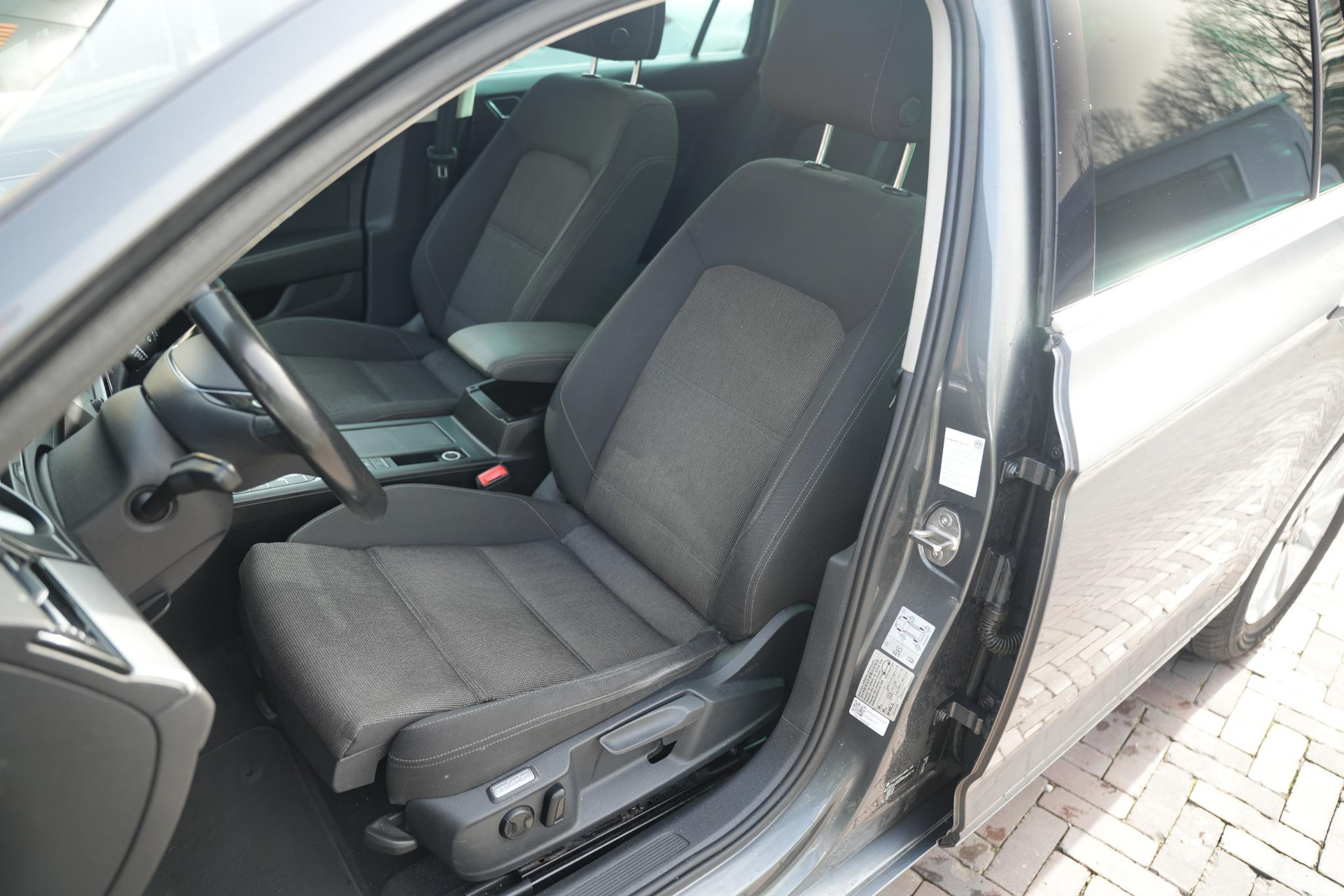 Volkswagen Passat Variant 1.6 TDI Connected Series 2016 Indium grey metallic 4