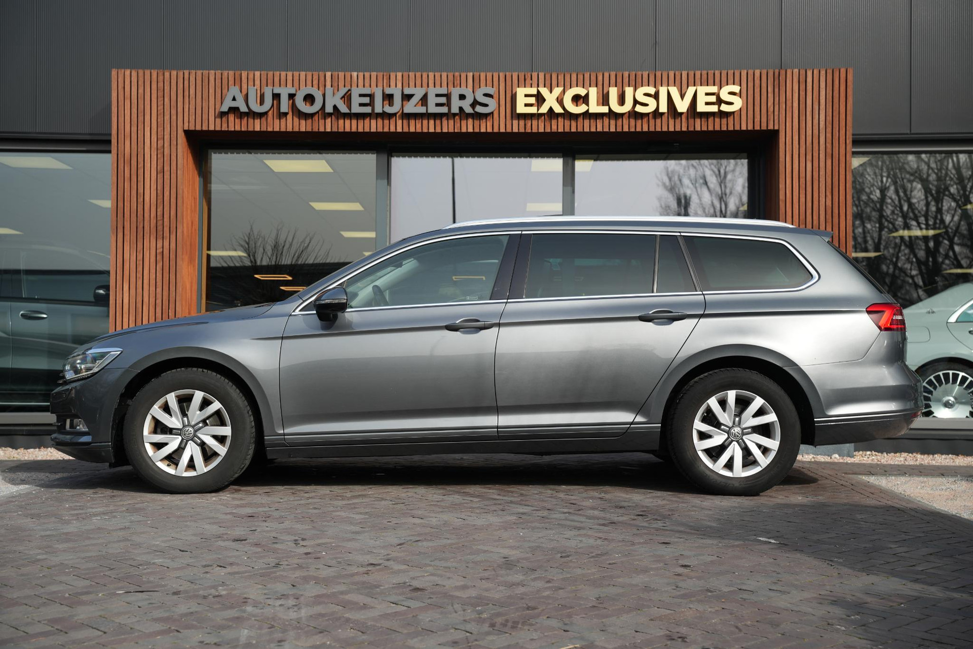 Volkswagen Passat Variant 1.6 TDI Connected Series 2016 Indium grey metallic 5