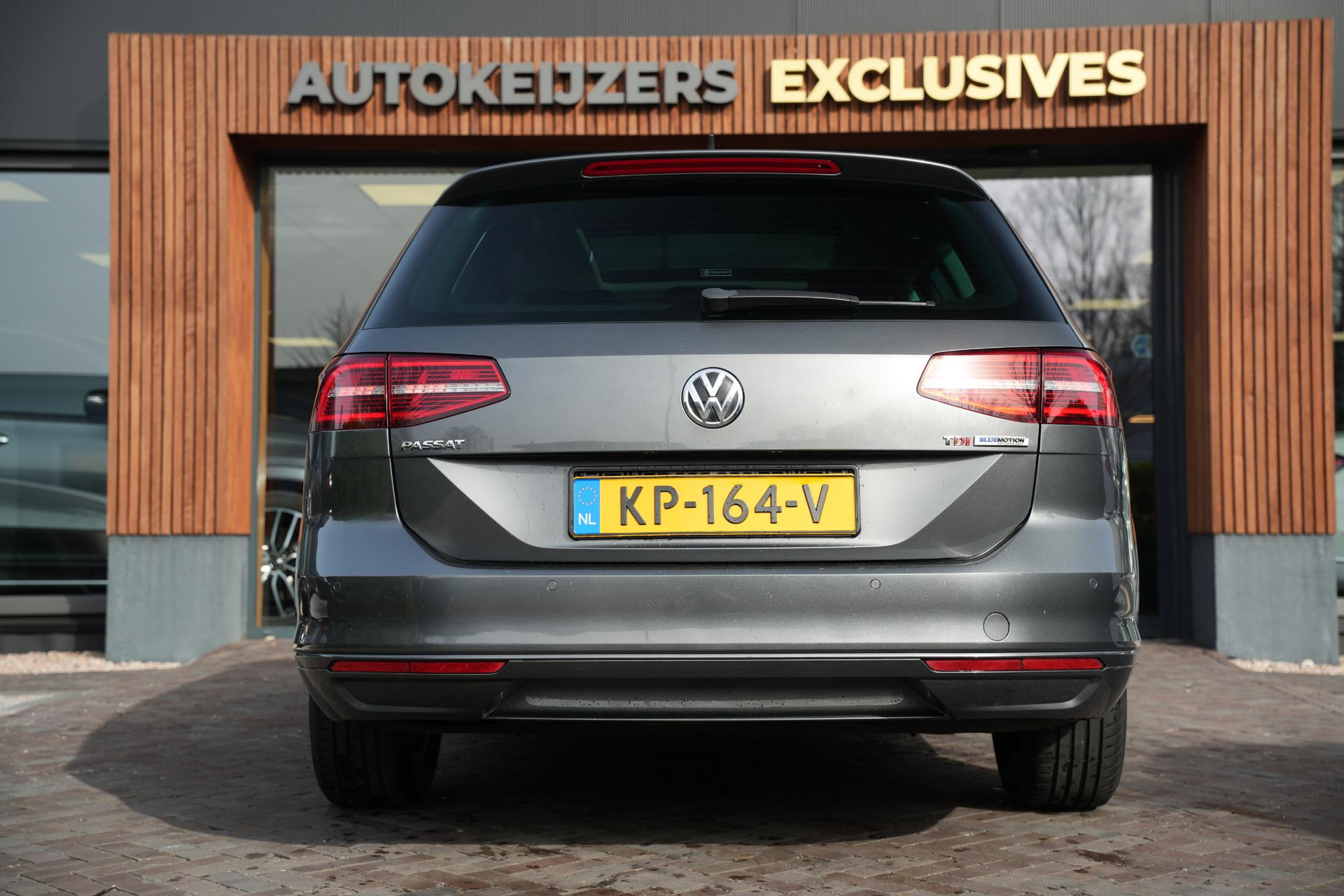 Volkswagen Passat Variant 1.6 TDI Connected Series 2016 Indium grey metallic 9