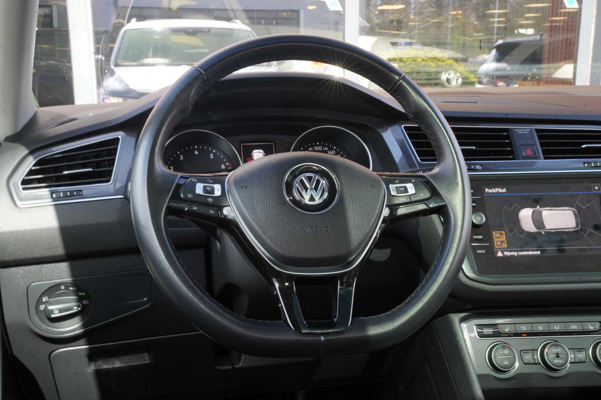 Volkswagen Tiguan Allspace 1.5 TSI Comfortline Business 2020 Platinum grey metallic 15